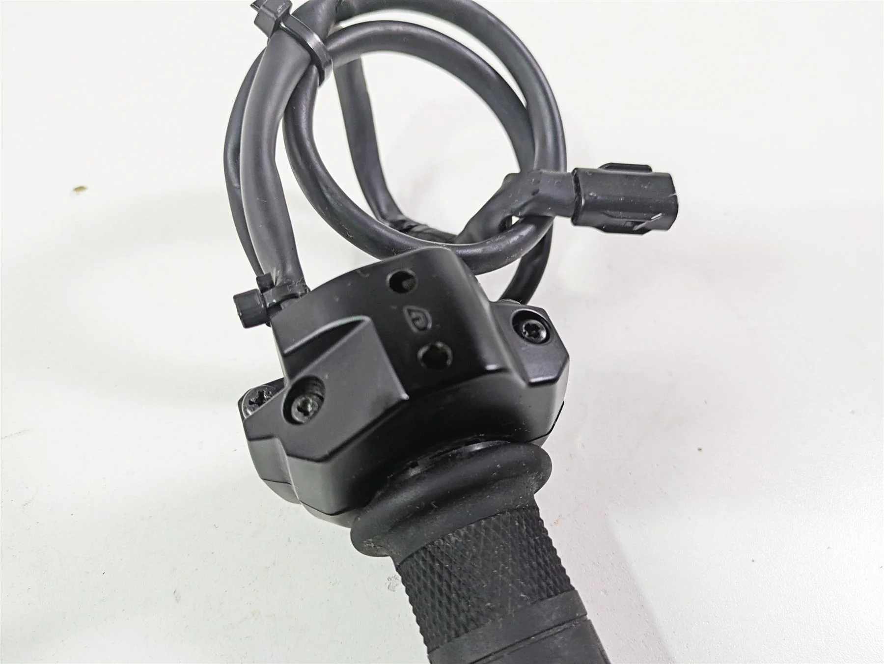 2024 Triumph Street Triple 765 R Fly By Wire Throttle Grip Sensor T2043055 - Image 10