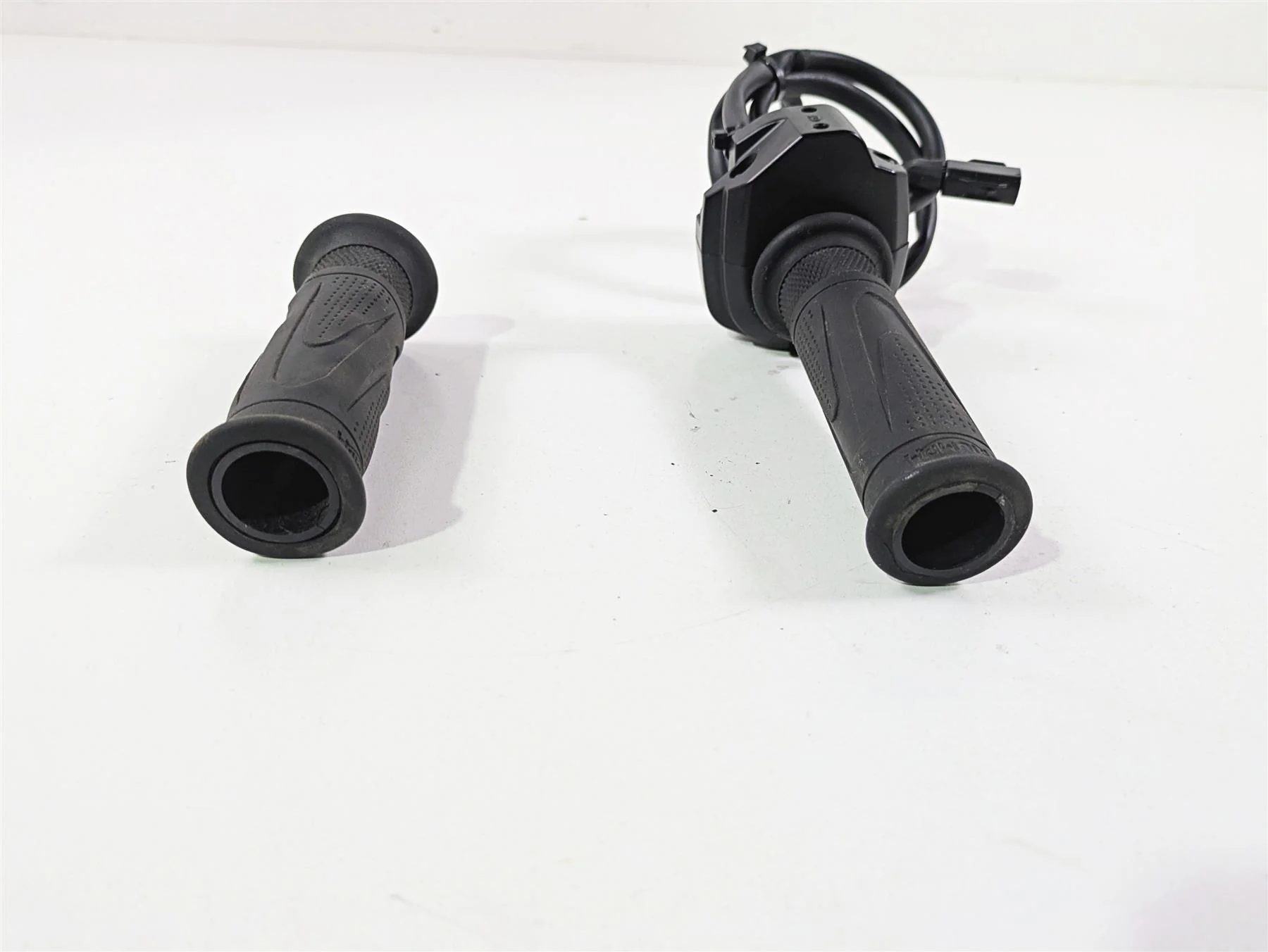 2024 Triumph Street Triple 765 R Fly By Wire Throttle Grip Sensor T2043055 - Image 11