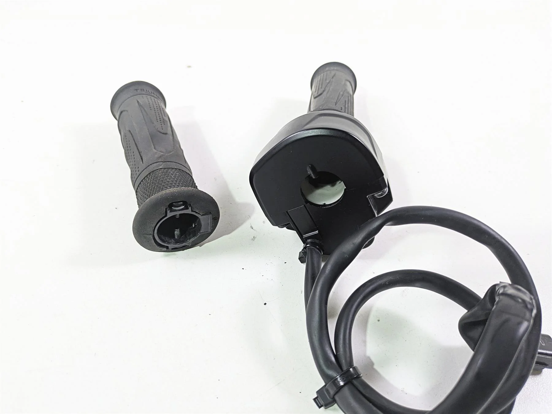 2024 Triumph Street Triple 765 R Fly By Wire Throttle Grip Sensor T2043055 - Image 12