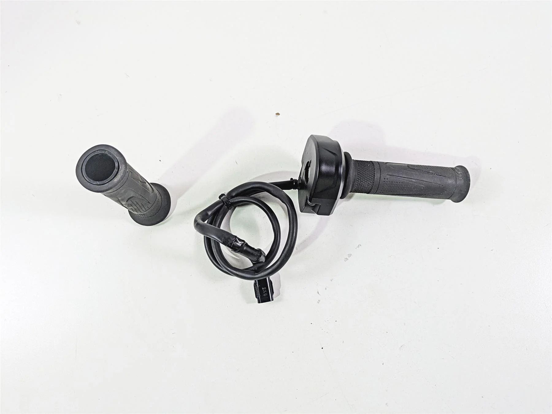 2024 Triumph Street Triple 765 R Fly By Wire Throttle Grip Sensor T2043055 - Image 4