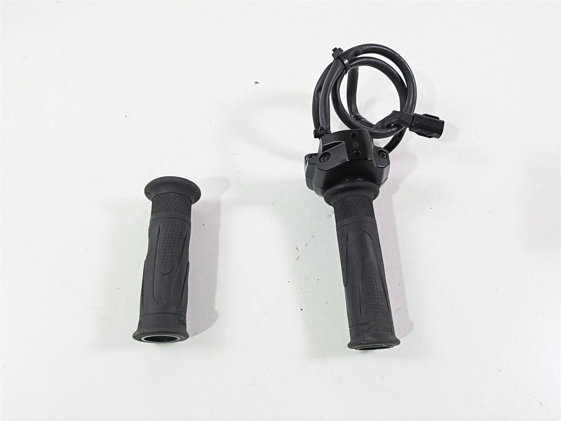 2024 Triumph Street Triple 765 R Fly By Wire Throttle Grip Sensor T2043055 - Image 8