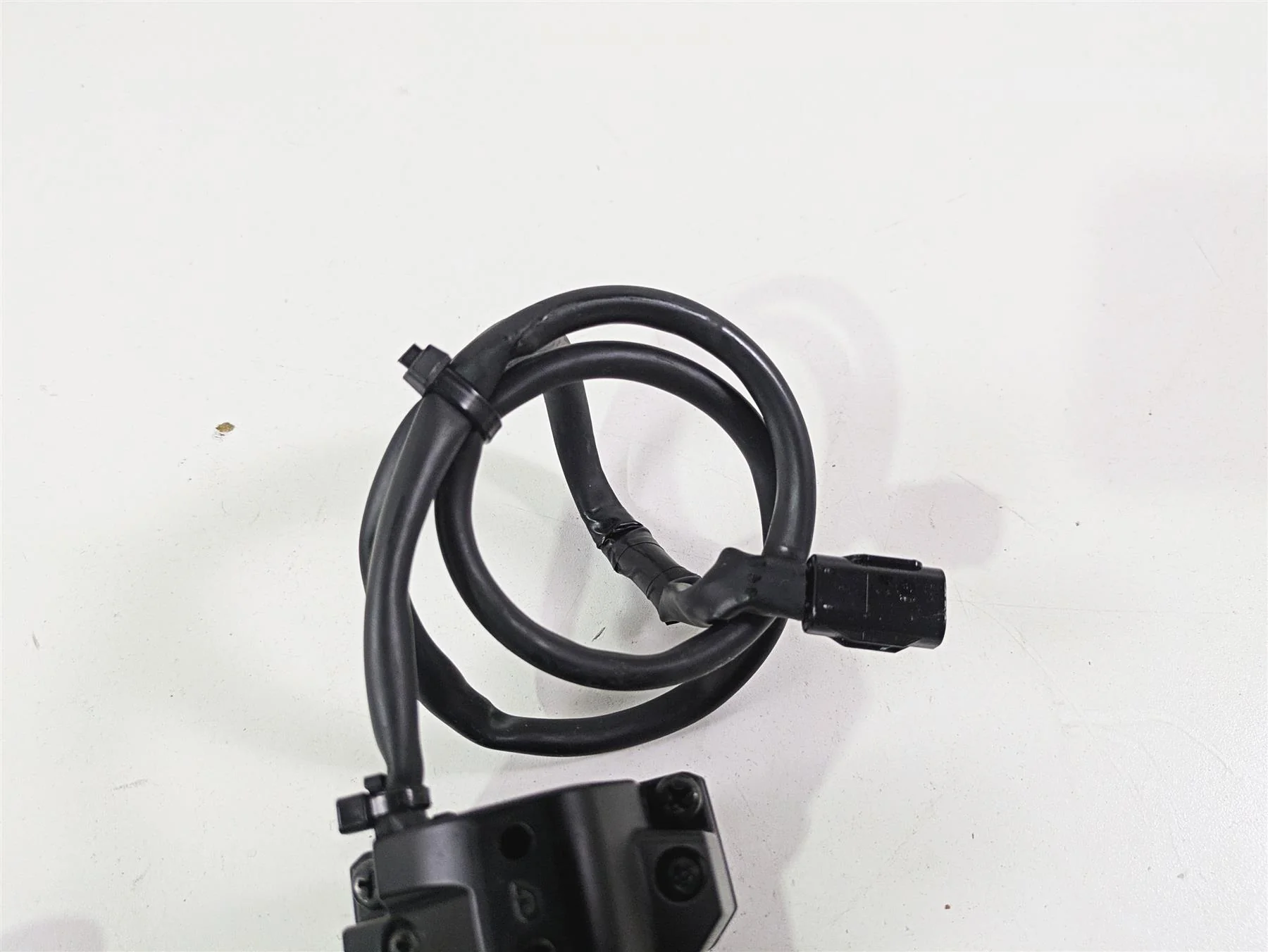 2024 Triumph Street Triple 765 R Fly By Wire Throttle Grip Sensor T2043055 - Image 9