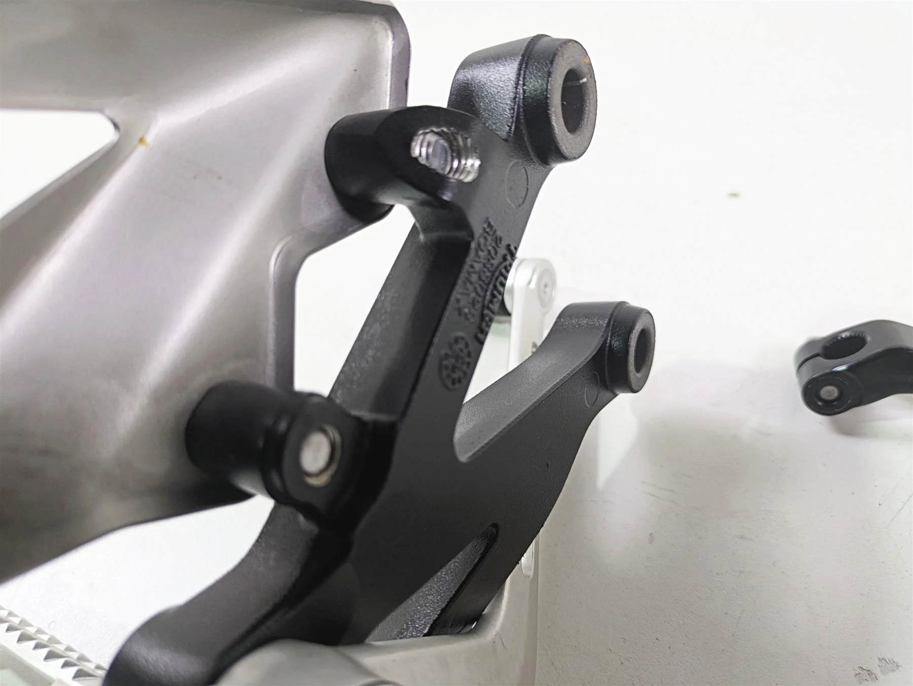 2024 Triumph Street Triple 765 R Left Rider Footpeg + Shifter & Links T2088025 - Image 5