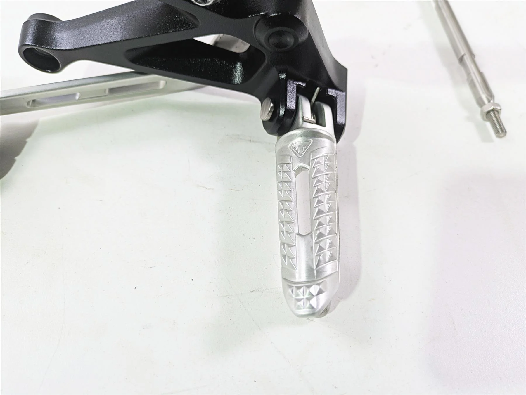 2024 Triumph Street Triple 765 R Left Rider Footpeg + Shifter & Links T2088025 - Image 7