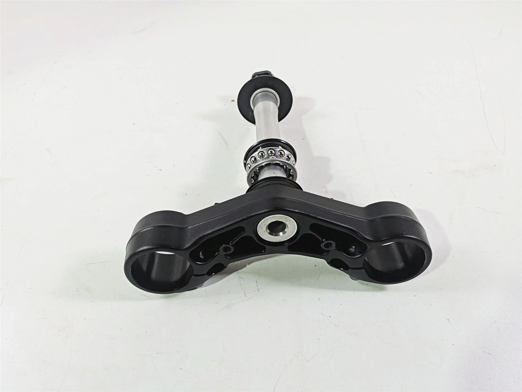 2024 Triumph Street Triple 765 R Lower Triple Tree Steering Clamp T2048903 - Image 11