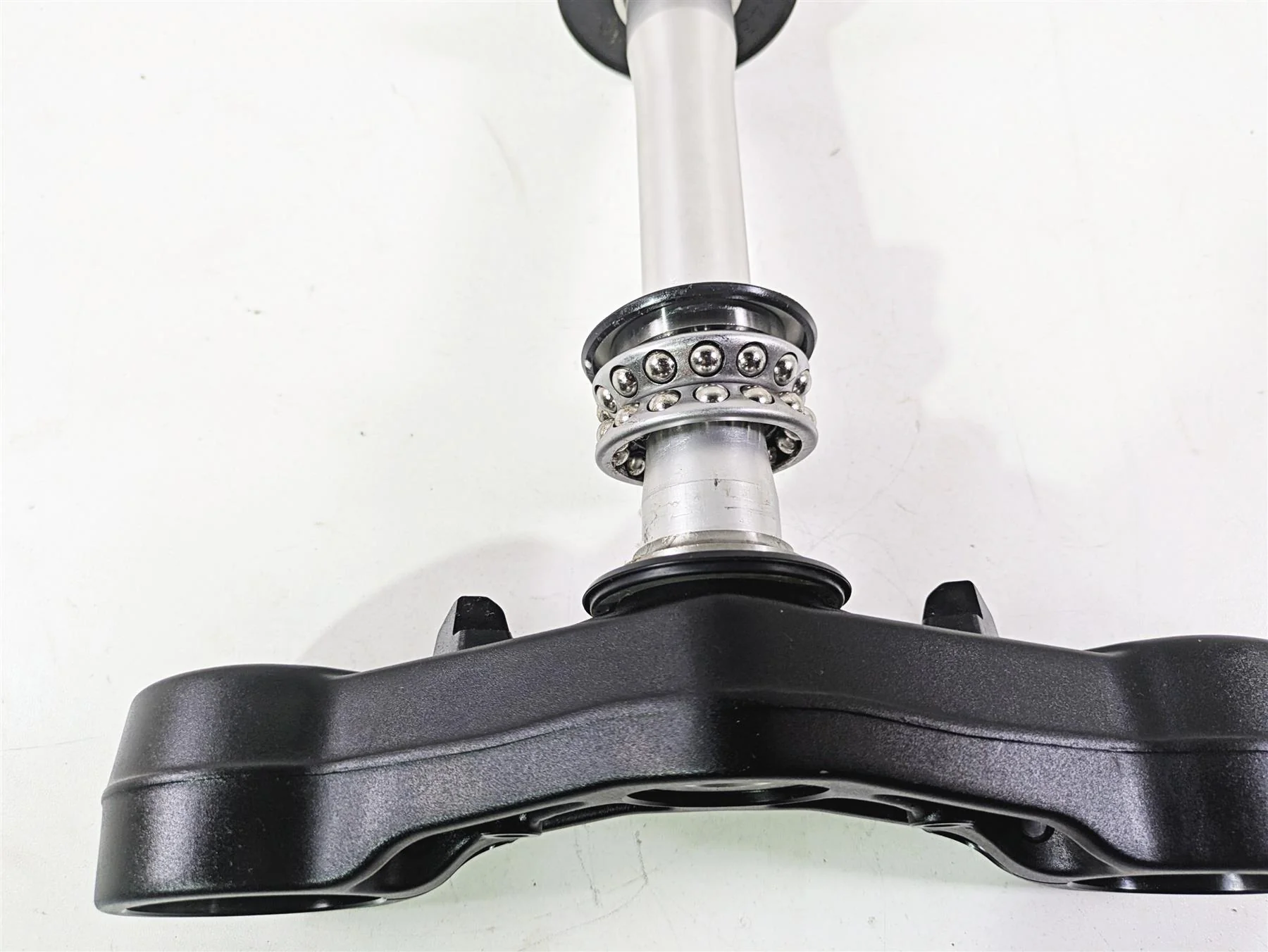 2024 Triumph Street Triple 765 R Lower Triple Tree Steering Clamp T2048903 - Image 12