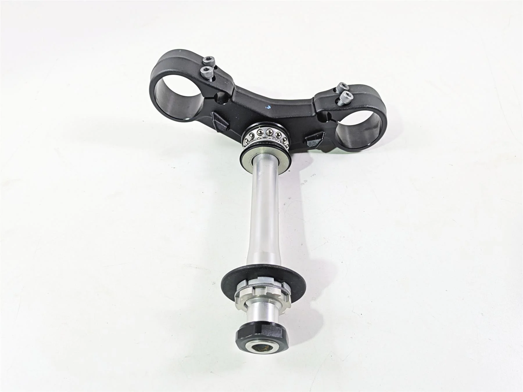2024 Triumph Street Triple 765 R Lower Triple Tree Steering Clamp T2048903 - Image 3
