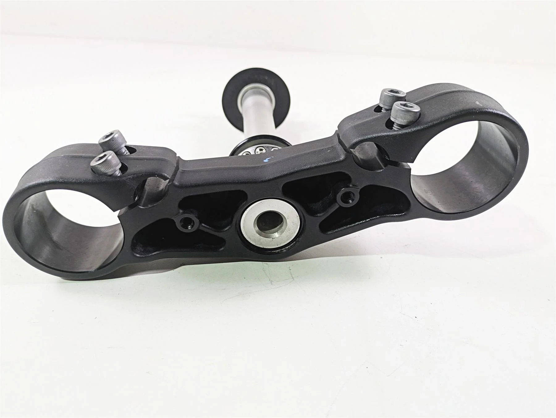 2024 Triumph Street Triple 765 R Lower Triple Tree Steering Clamp T2048903 - Image 8