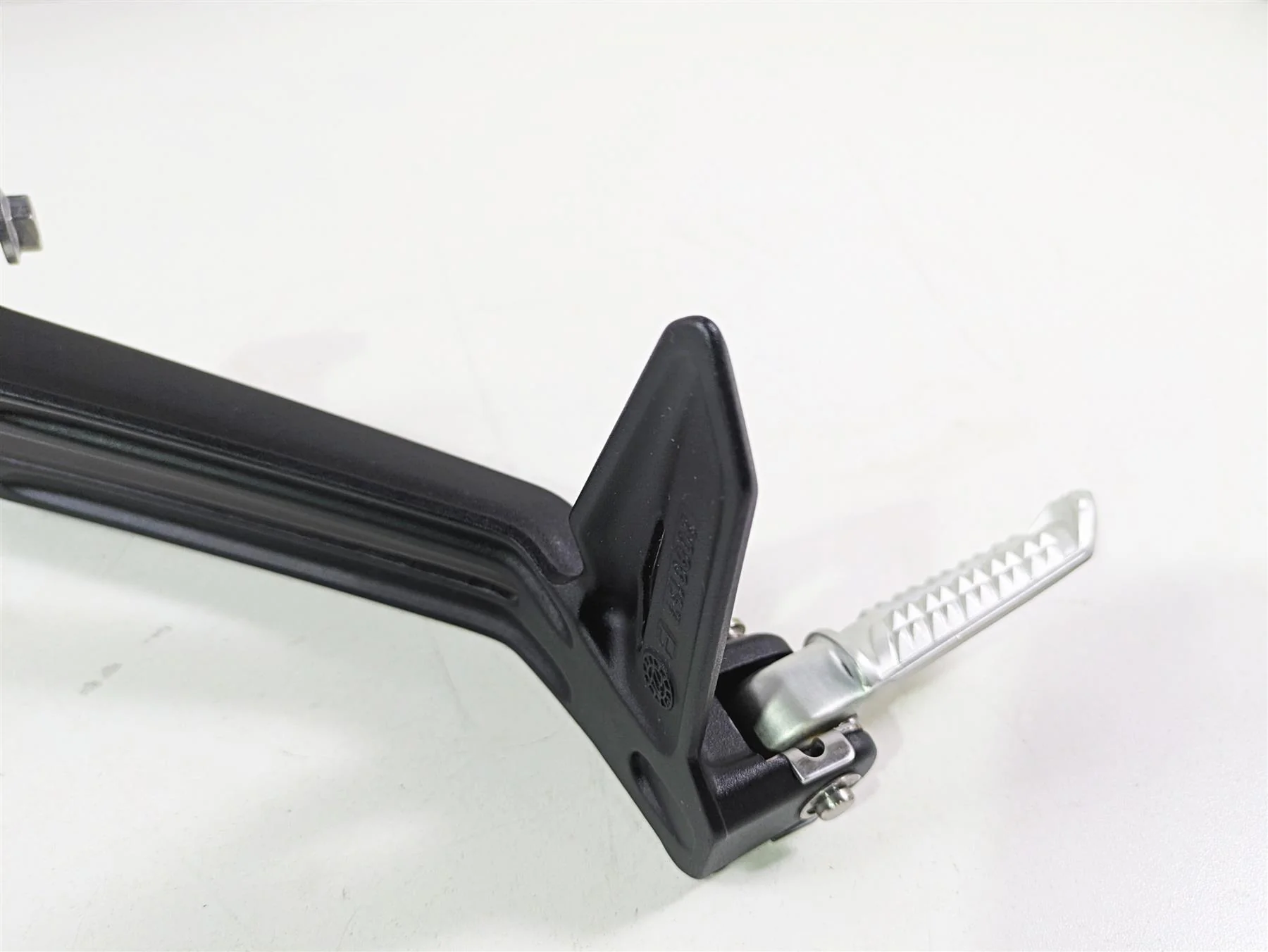 2024 Triumph Street Triple 765 R Rear Passenger Footpeg Set T2088156 T2088157 - Image 11