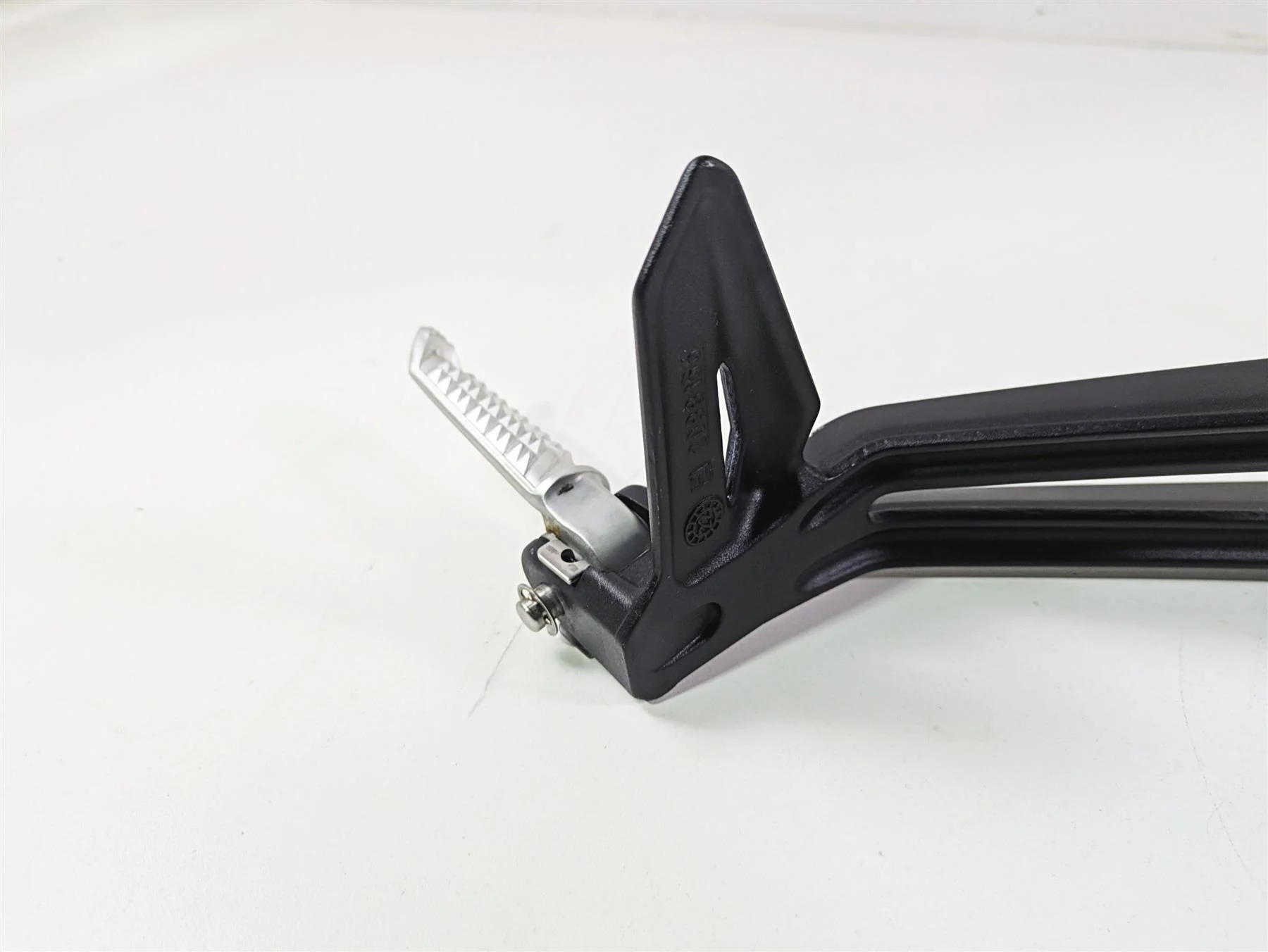 2024 Triumph Street Triple 765 R Rear Passenger Footpeg Set T2088156 T2088157 - Image 12