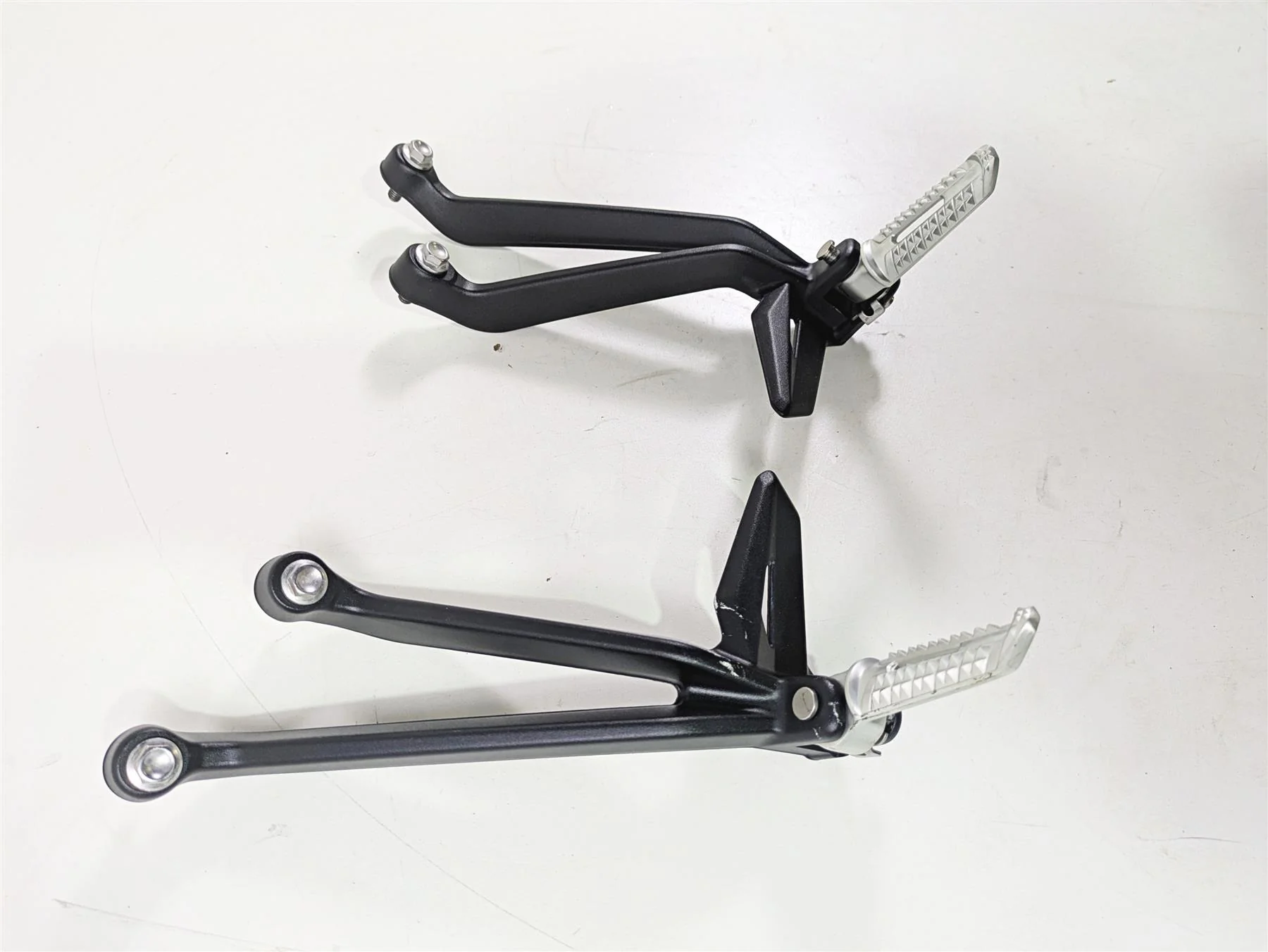 2024 Triumph Street Triple 765 R Rear Passenger Footpeg Set T2088156 T2088157 - Image 2