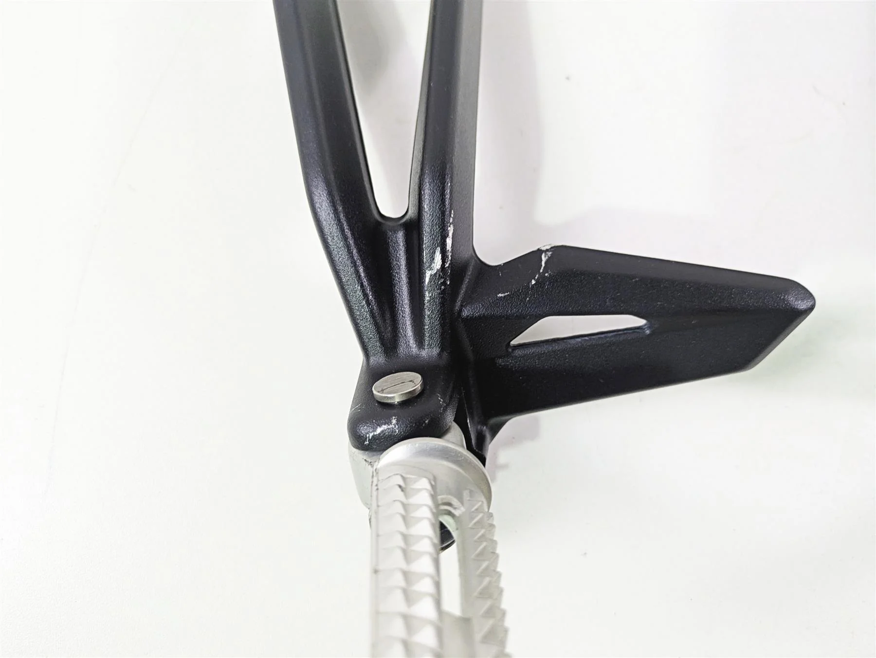 2024 Triumph Street Triple 765 R Rear Passenger Footpeg Set T2088156 T2088157 - Image 6