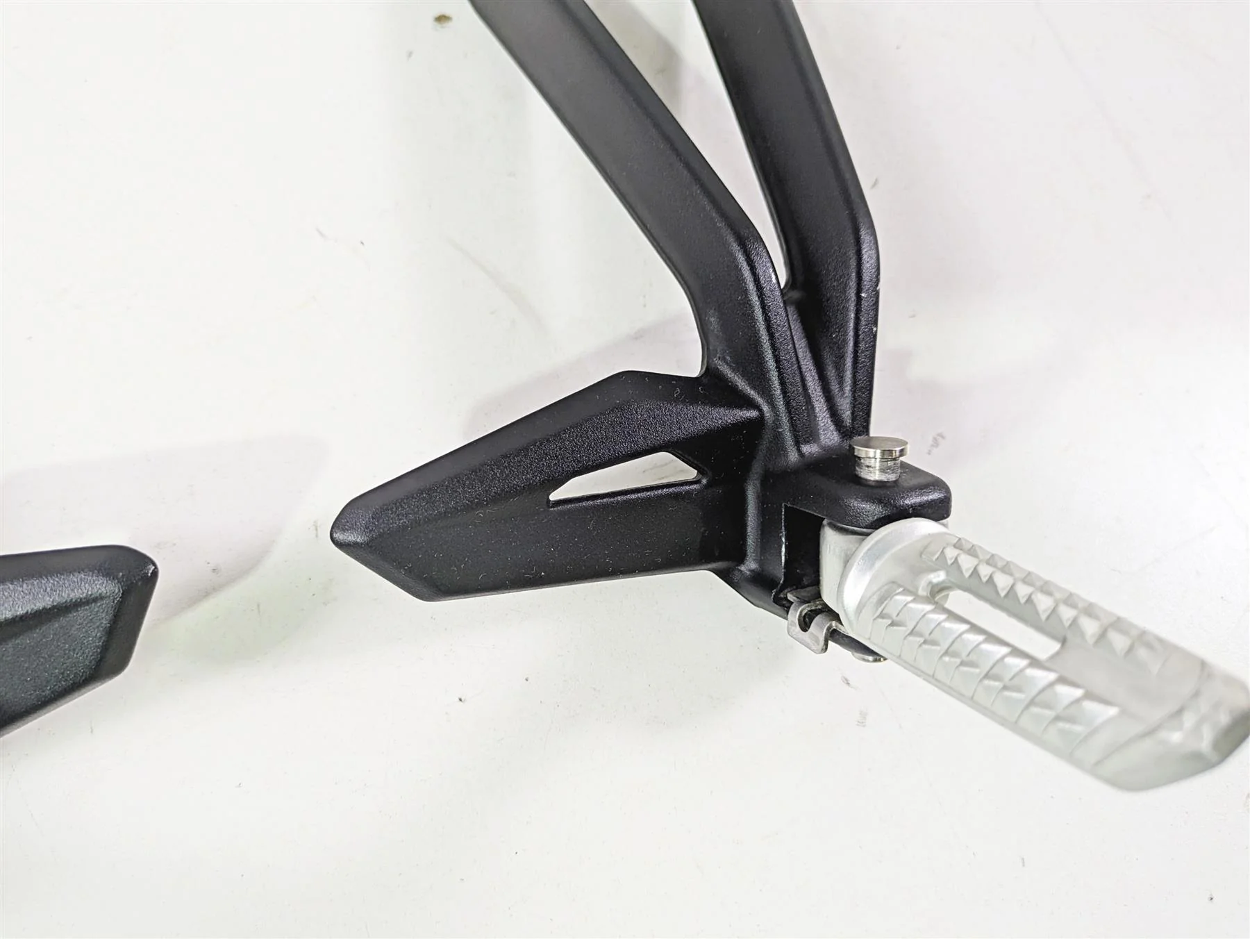 2024 Triumph Street Triple 765 R Rear Passenger Footpeg Set T2088156 T2088157 - Image 7