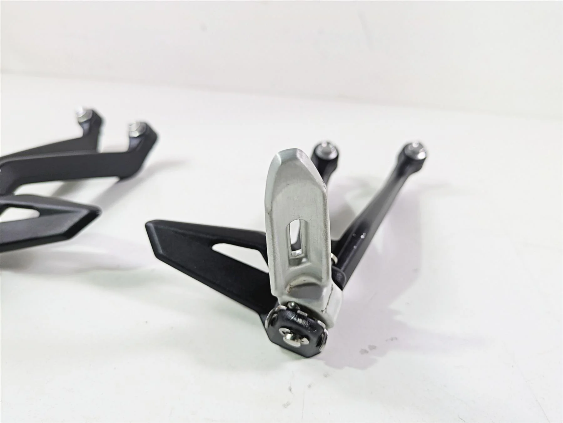 2024 Triumph Street Triple 765 R Rear Passenger Footpeg Set T2088156 T2088157 - Image 8