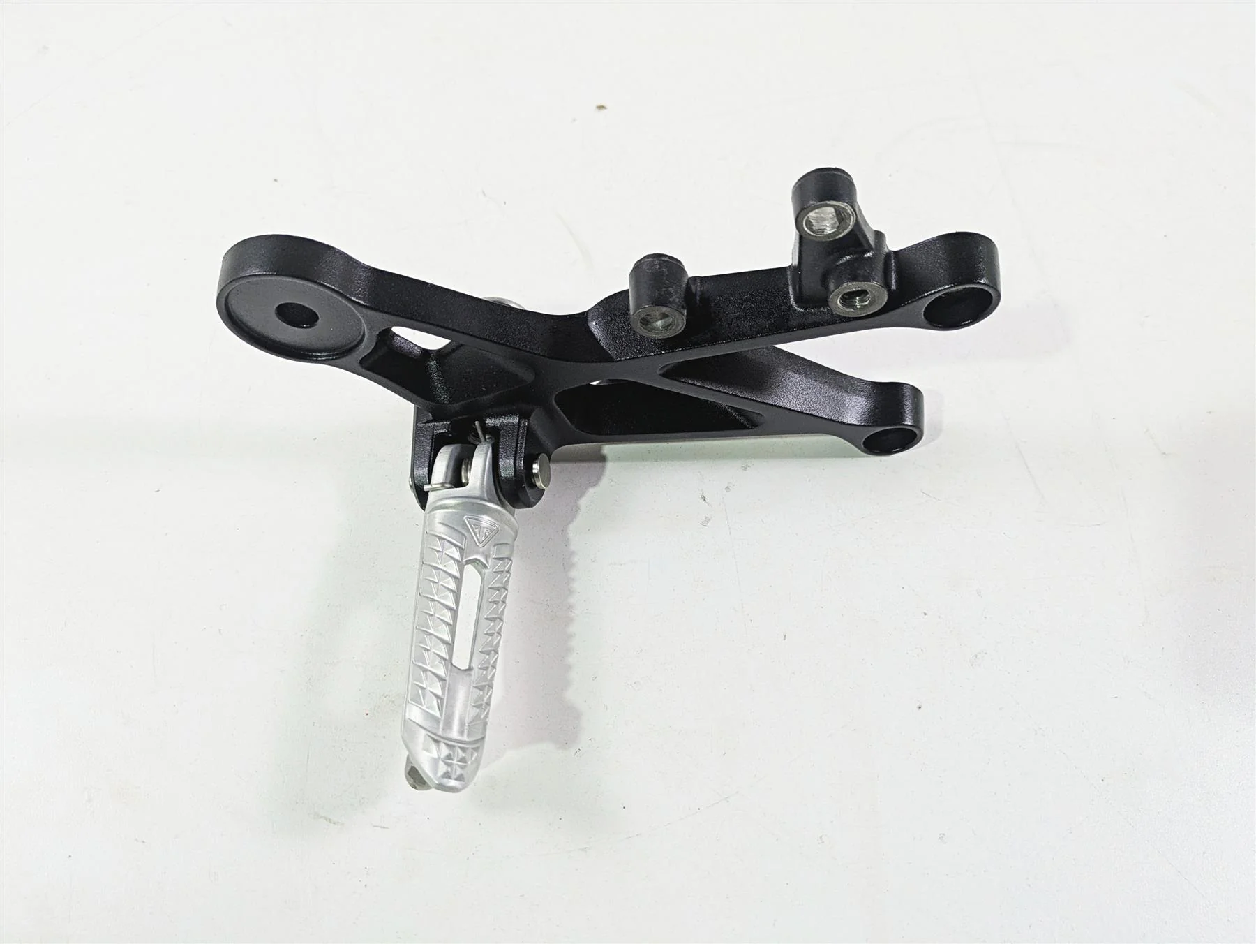 2024 Triumph Street Triple 765 R Right Rider Footpeg & Mount Set T2082980