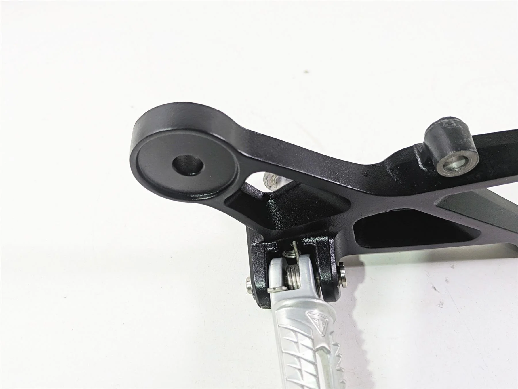 2024 Triumph Street Triple 765 R Right Rider Footpeg & Mount Set T2082980 - Image 5