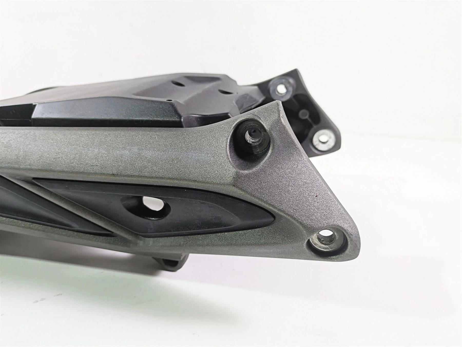 2024 Triumph Street Triple 765 R Subframe Inner Fender Undertail T2073626 - Image 8