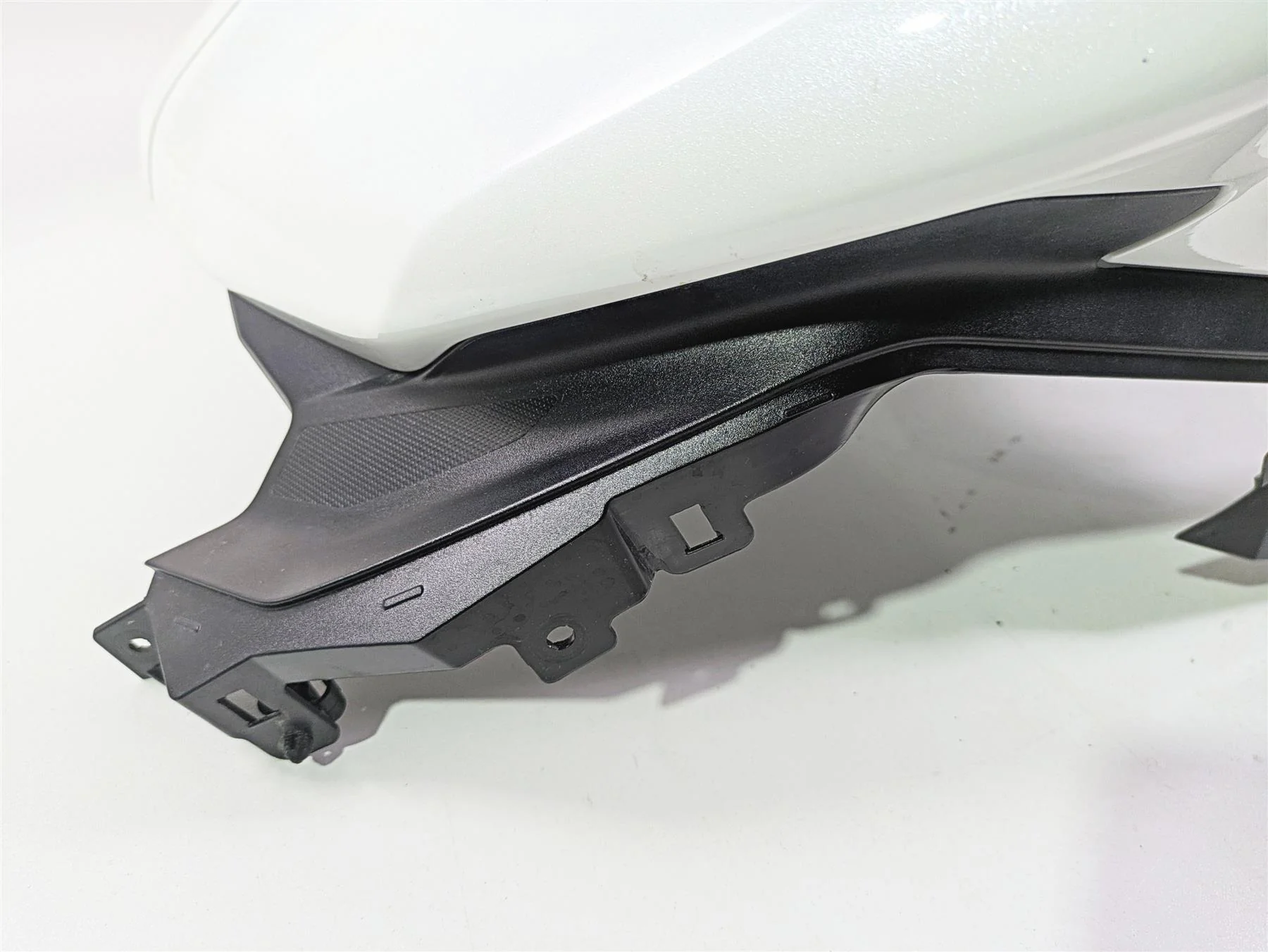 2024 Triumph Street Triple 765 R Upper Fuel Gas Tank Cover Fairing T2311770 - Image 8