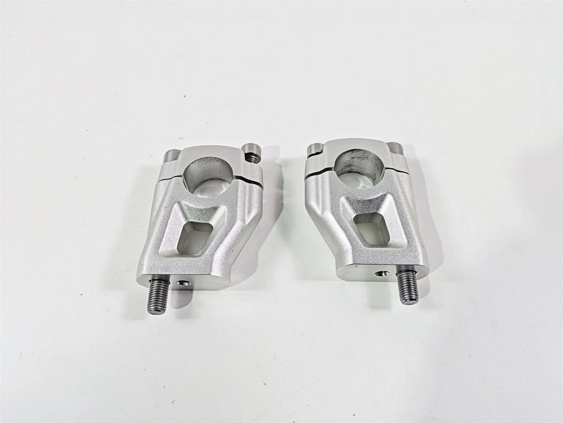 2024 Triumph Tiger 900 GT Handlebar Riser Holder Clamp Set T2040813