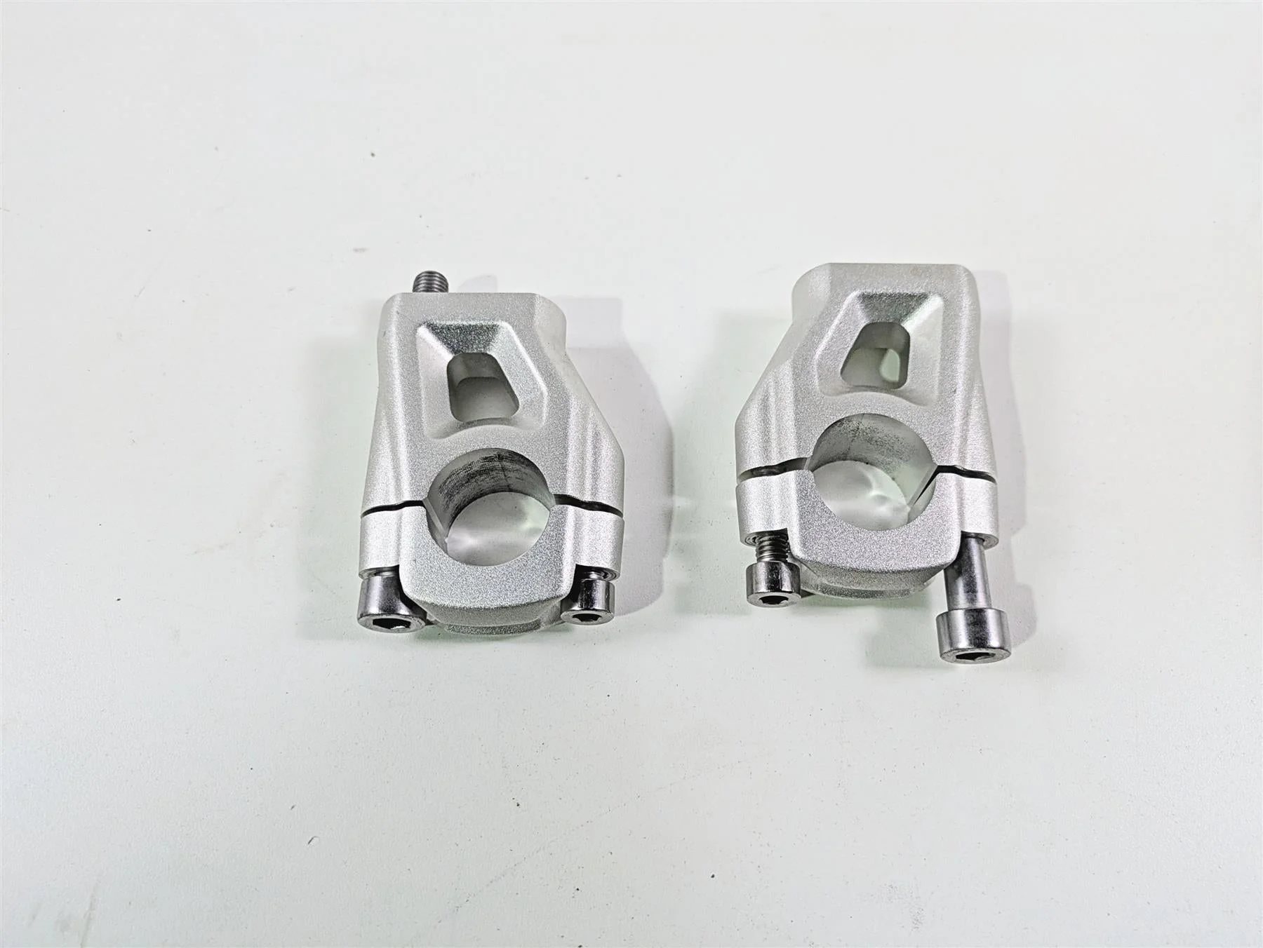 2024 Triumph Tiger 900 GT Handlebar Riser Holder Clamp Set T2040813 - Image 2