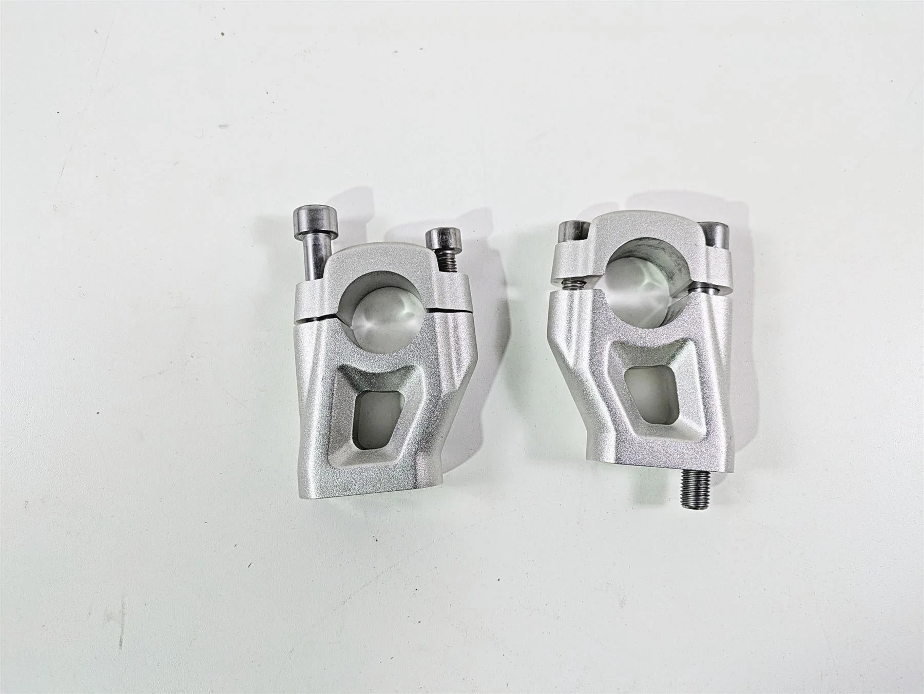2024 Triumph Tiger 900 GT Handlebar Riser Holder Clamp Set T2040813 - Image 4