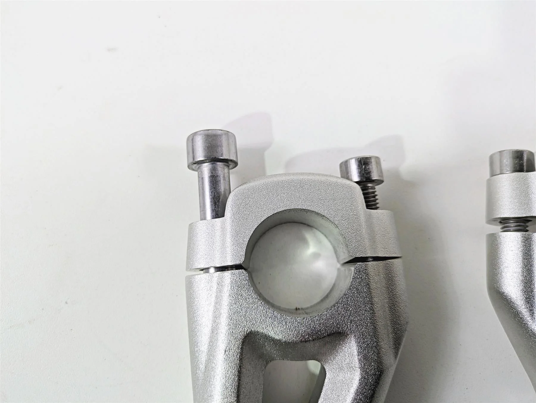 2024 Triumph Tiger 900 GT Handlebar Riser Holder Clamp Set T2040813 - Image 7