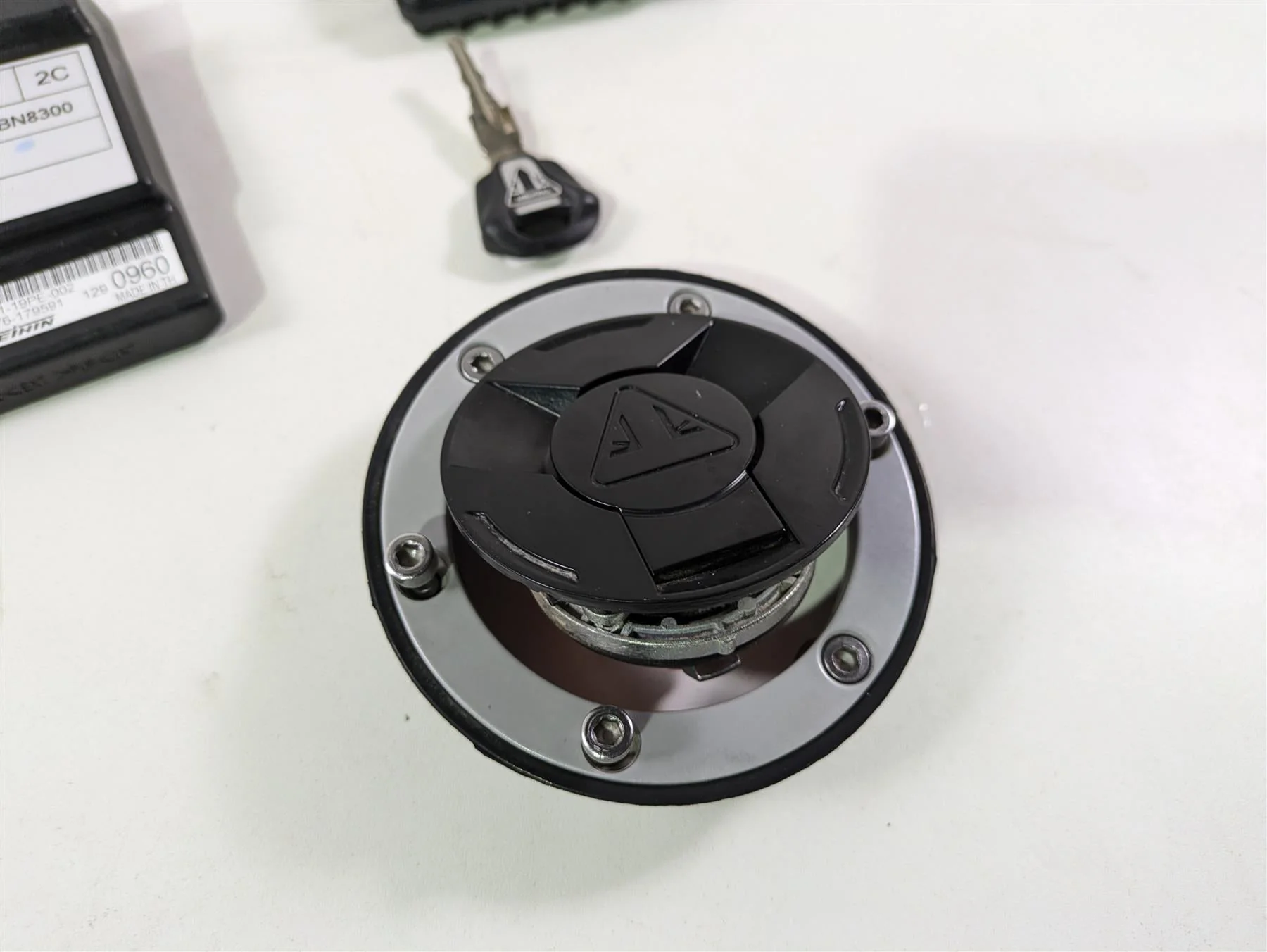 2024 Triumph Tiger 900 GT Ignition Switch Cdi Key 434MHz Immobilizer T2505562 - Image 7