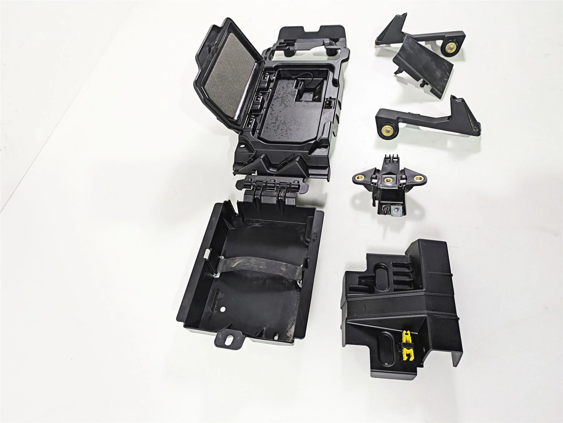 2024 Triumph Tiger 900 GT Rear Body Plastic Stay Holder Kit T2505566 T2505645 - Image 2