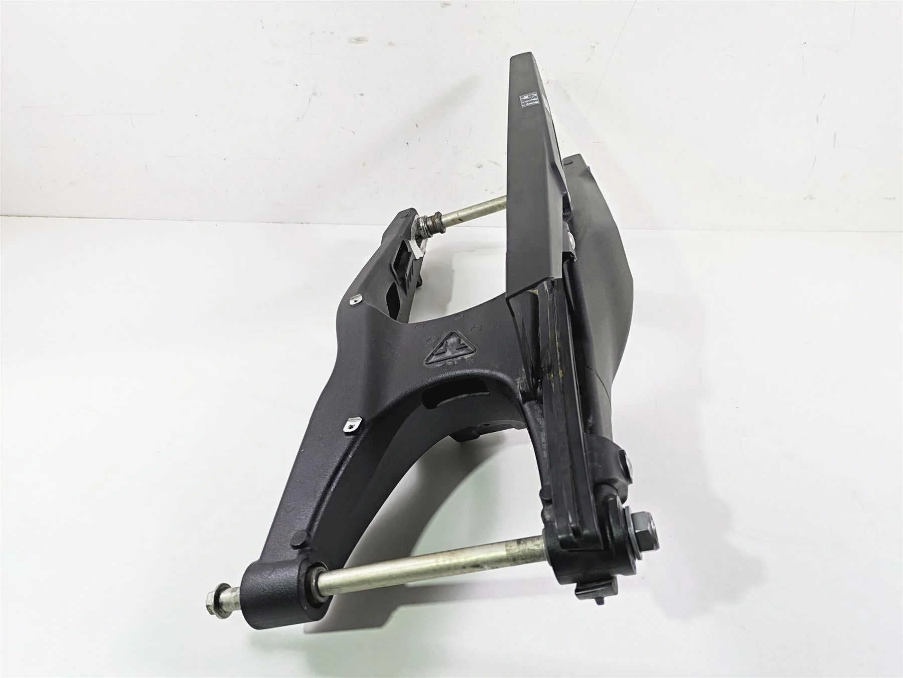 2024 Triumph Tiger 900 GT Rear Swingarm Swing Arm & Axle T2050983 T2050990 - Image 2