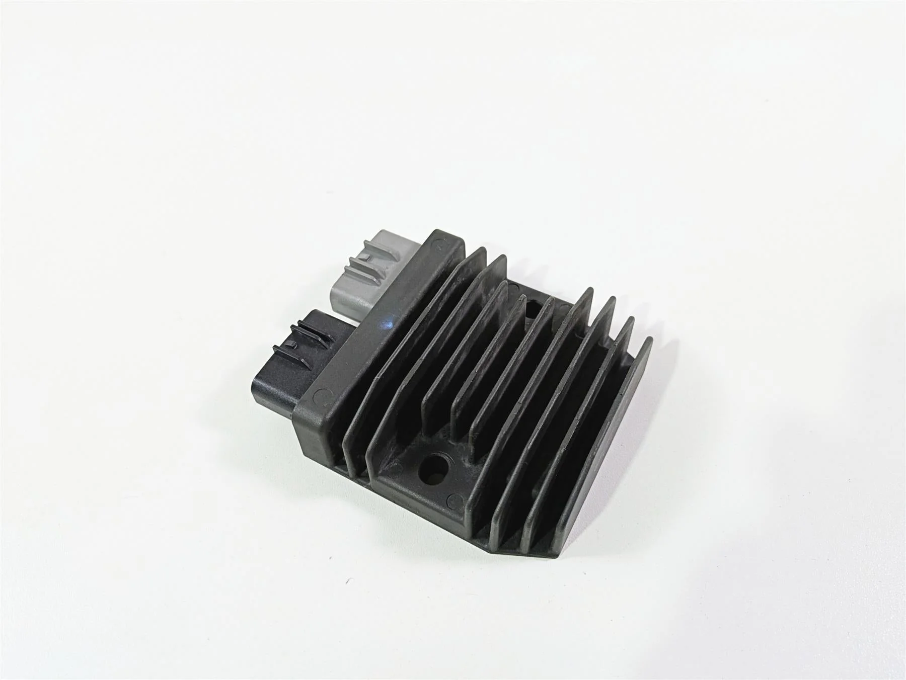 2024 Triumph Tiger 900 GT Rectifier Voltage Regulator FH027AA T1300675 - Image 10