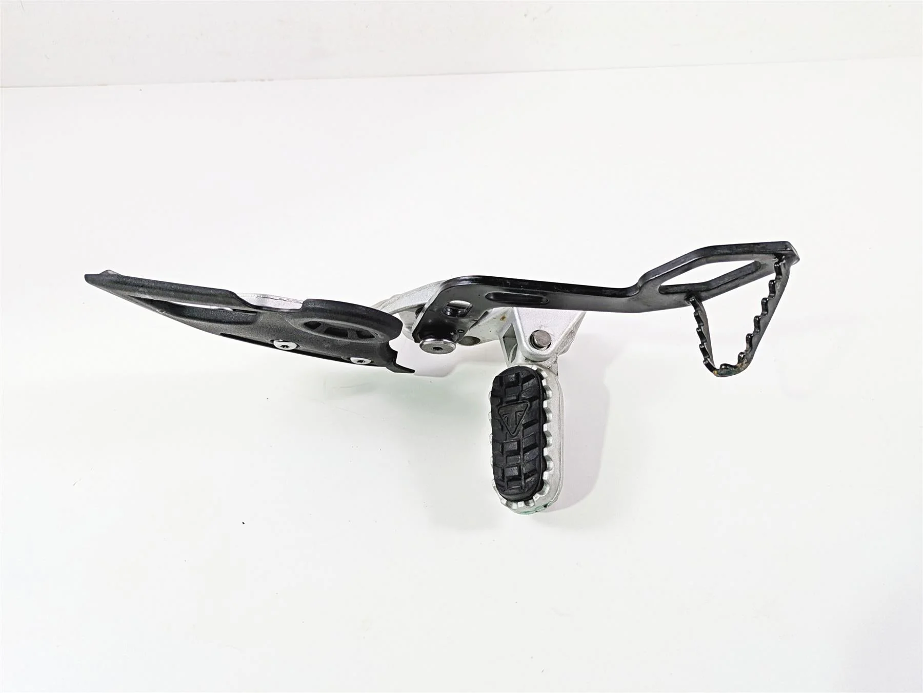 2024 Triumph Tiger 900 GT Right Front Footpeg & Brake Pedal T2082358 T2021653