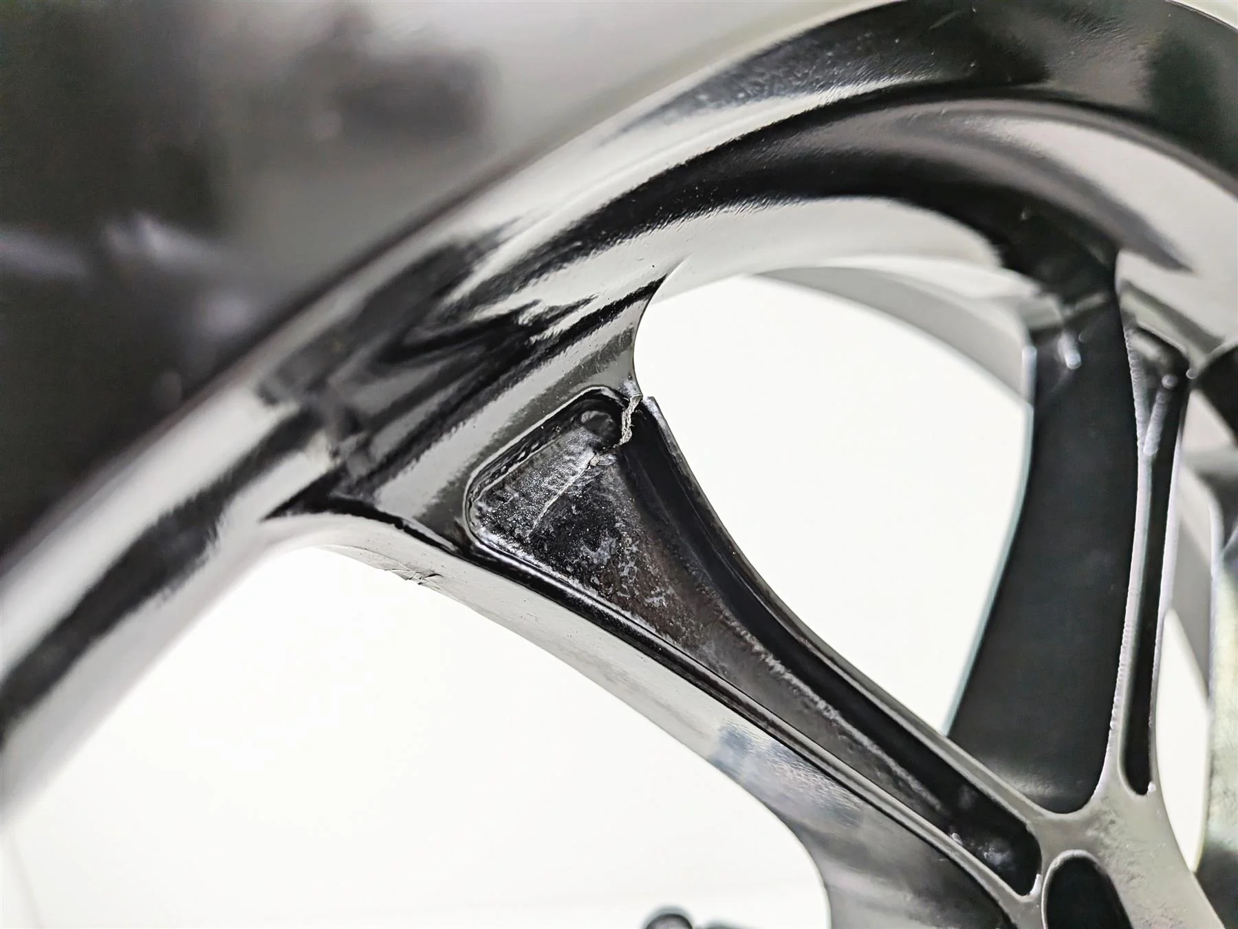 2024 Yamaha YZF R1 RN65 17x3.5 Front Wheel Rim - Damage - Read 2CR-25168-00 - Image 4