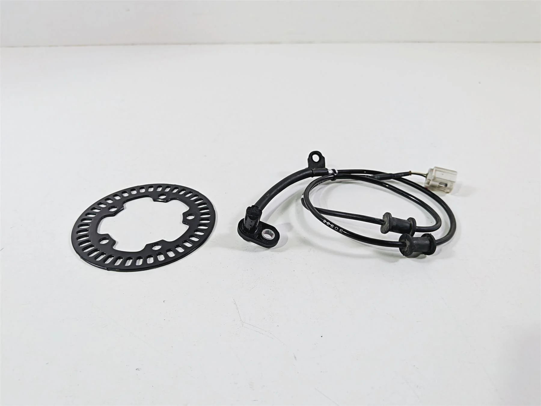 2024 Yamaha YZF R1 RN65 Front Abs Brake Wheel Speed Sensor 2CR-85970-01-00 - Image 2