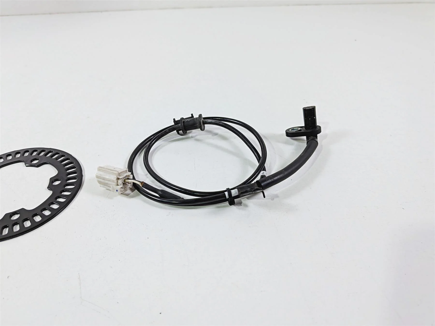 2024 Yamaha YZF R1 RN65 Front Abs Brake Wheel Speed Sensor 2CR-85970-01-00 - Image 4