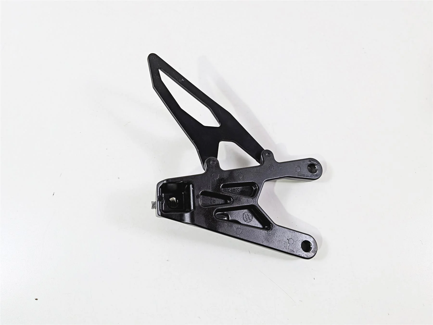 2024 Yamaha YZF R1 RN65 Front Left Rider Footpeg Mount - Read 2CR-27442-00-00 - Image 6