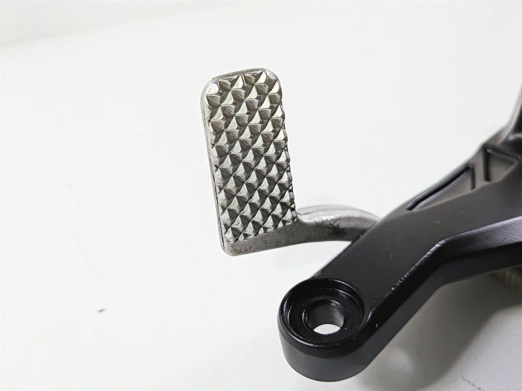 2024 Yamaha YZF R1 RN65 Front Right Peg Mount & Brake Pedal Read 2CR-27443-00-00 - Image 10