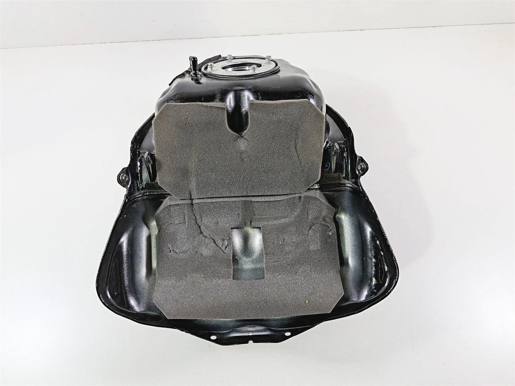 2024 Yamaha YZF R1 RN65 Fuel Gas Petrol Tank + Side Covers 2CR-YK241-10 - Image 15