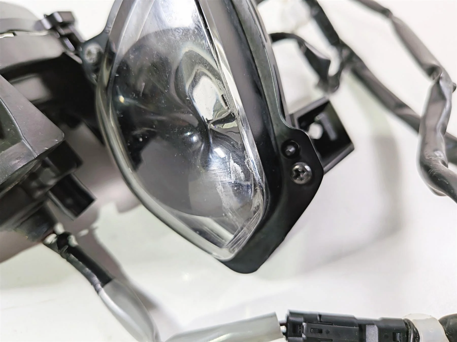 2024 Yamaha YZF R1 RN65 Headlight Head Lamp Lens & Module Set B3L-84300-00-00 - Image 10
