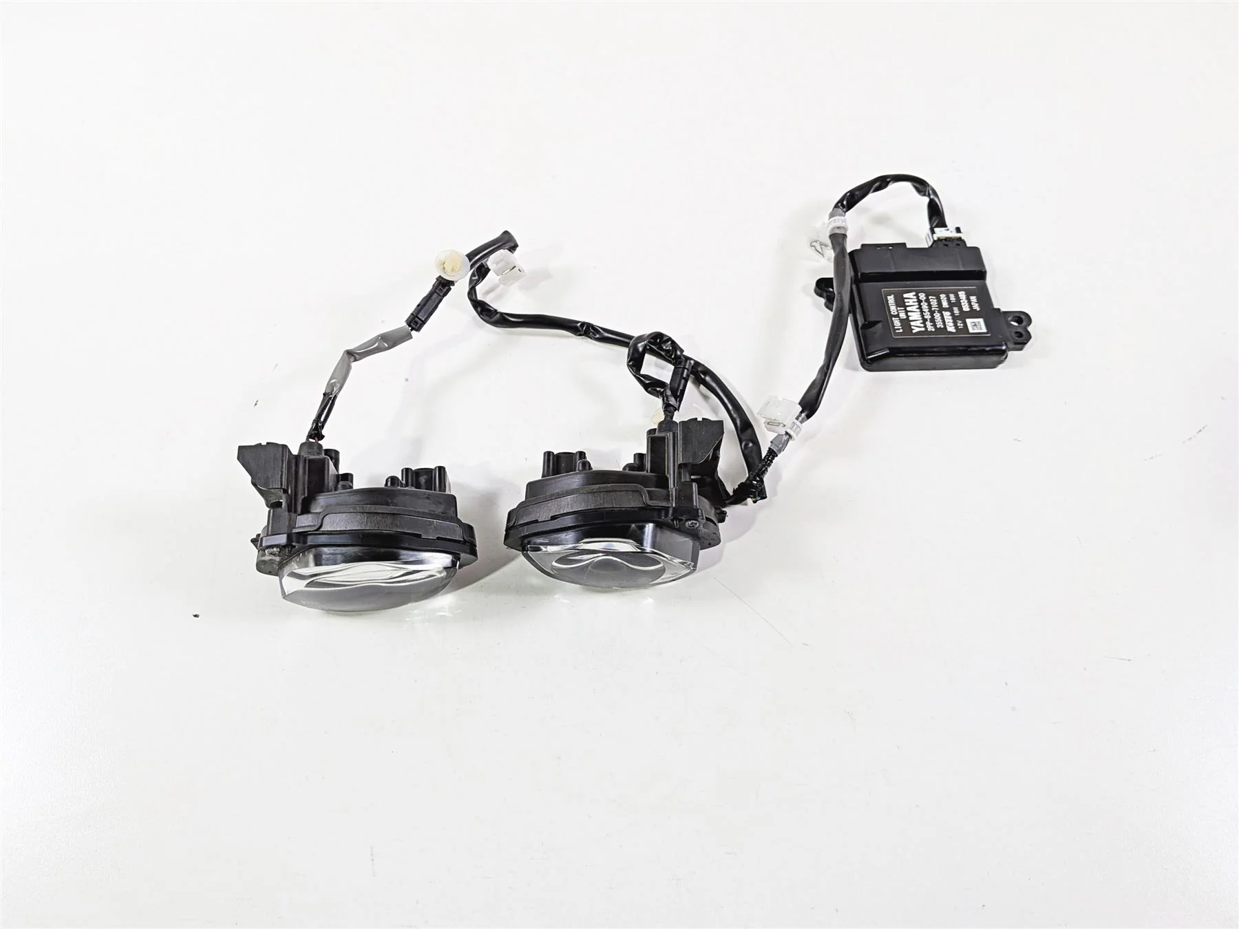 2024 Yamaha YZF R1 RN65 Headlight Head Lamp Lens & Module Set B3L-84300-00-00 - Image 2