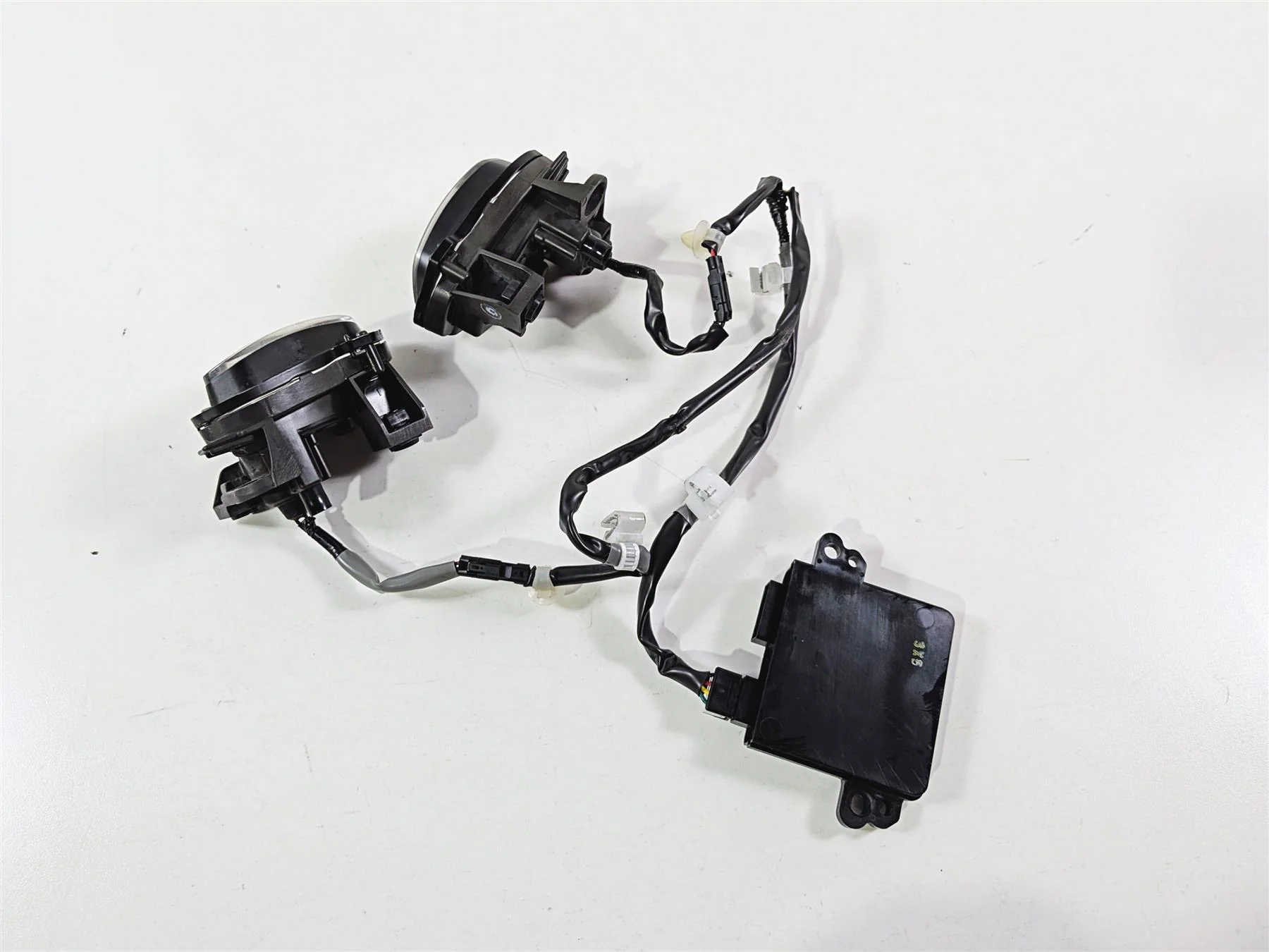2024 Yamaha YZF R1 RN65 Headlight Head Lamp Lens & Module Set B3L-84300-00-00 - Image 8