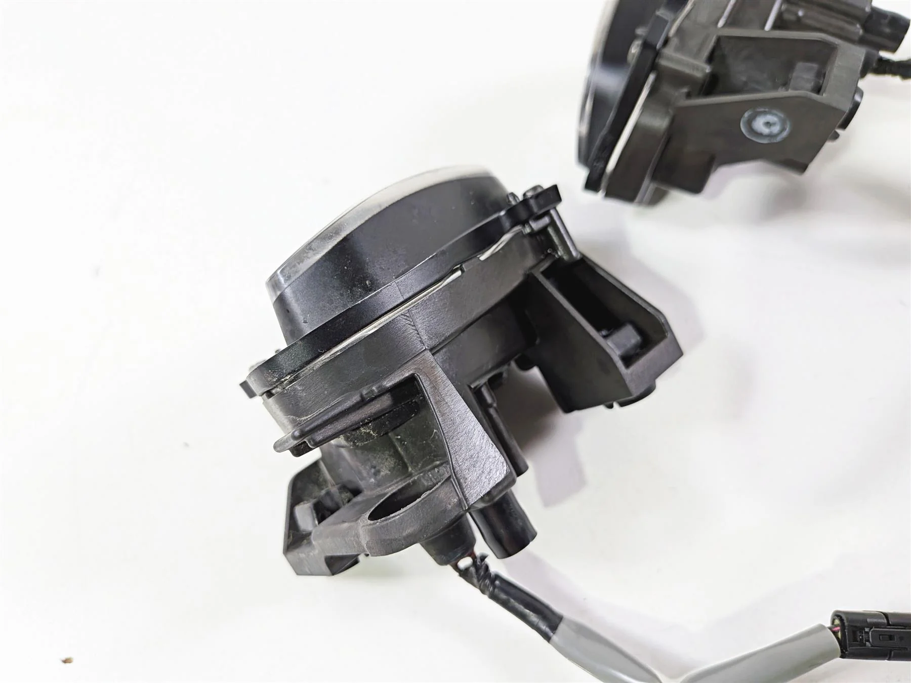 2024 Yamaha YZF R1 RN65 Headlight Head Lamp Lens & Module Set B3L-84300-00-00 - Image 9