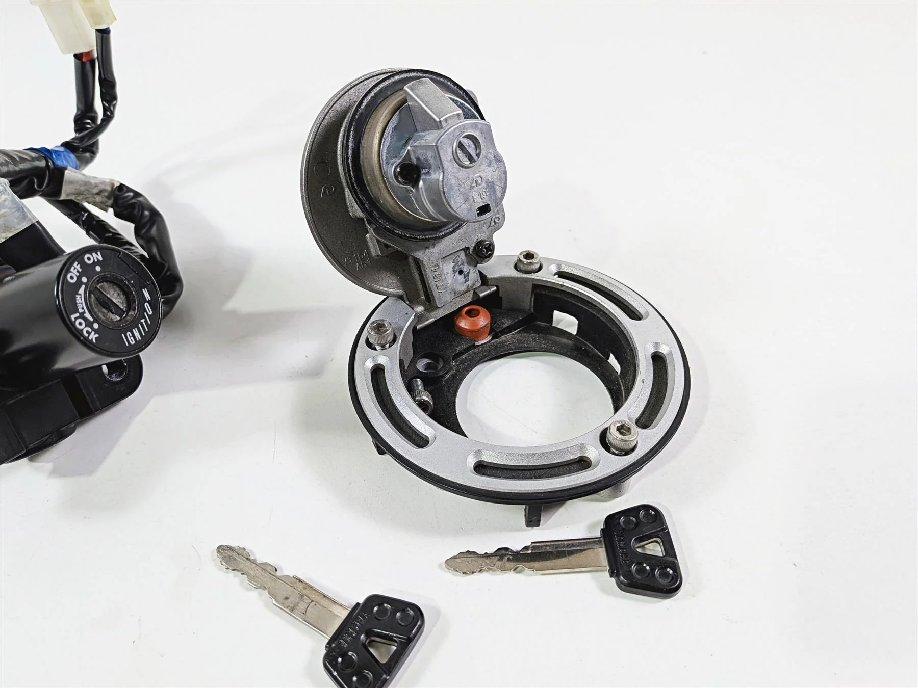 2024 Yamaha YZF R1 RN65 Ignition Switch Key Lock Set B3L-82501-11-00 - Image 10
