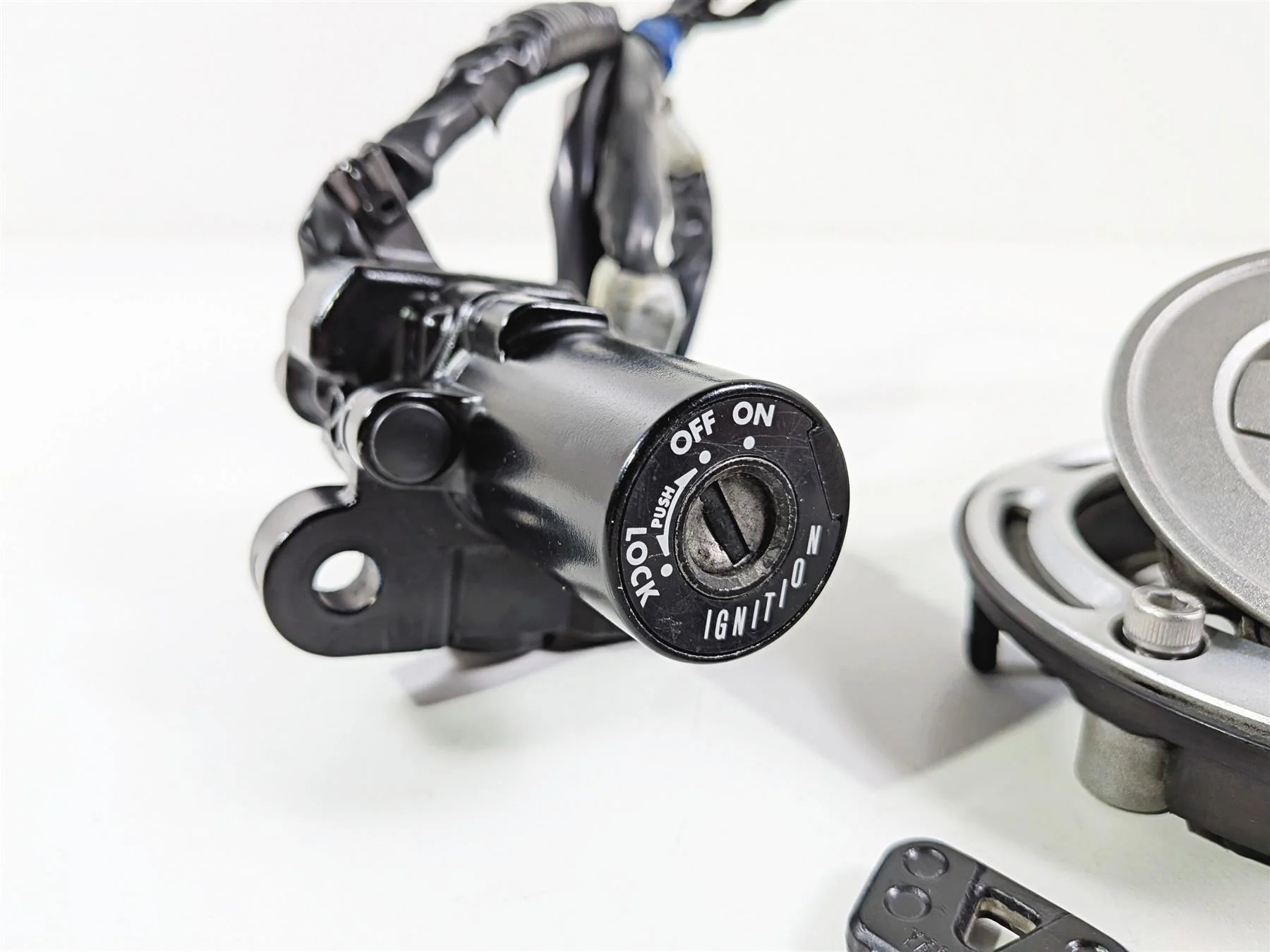 2024 Yamaha YZF R1 RN65 Ignition Switch Key Lock Set B3L-82501-11-00 - Image 5