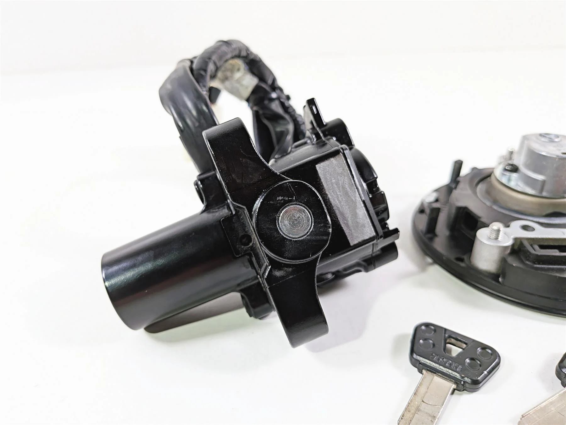 2024 Yamaha YZF R1 RN65 Ignition Switch Key Lock Set B3L-82501-11-00 - Image 7