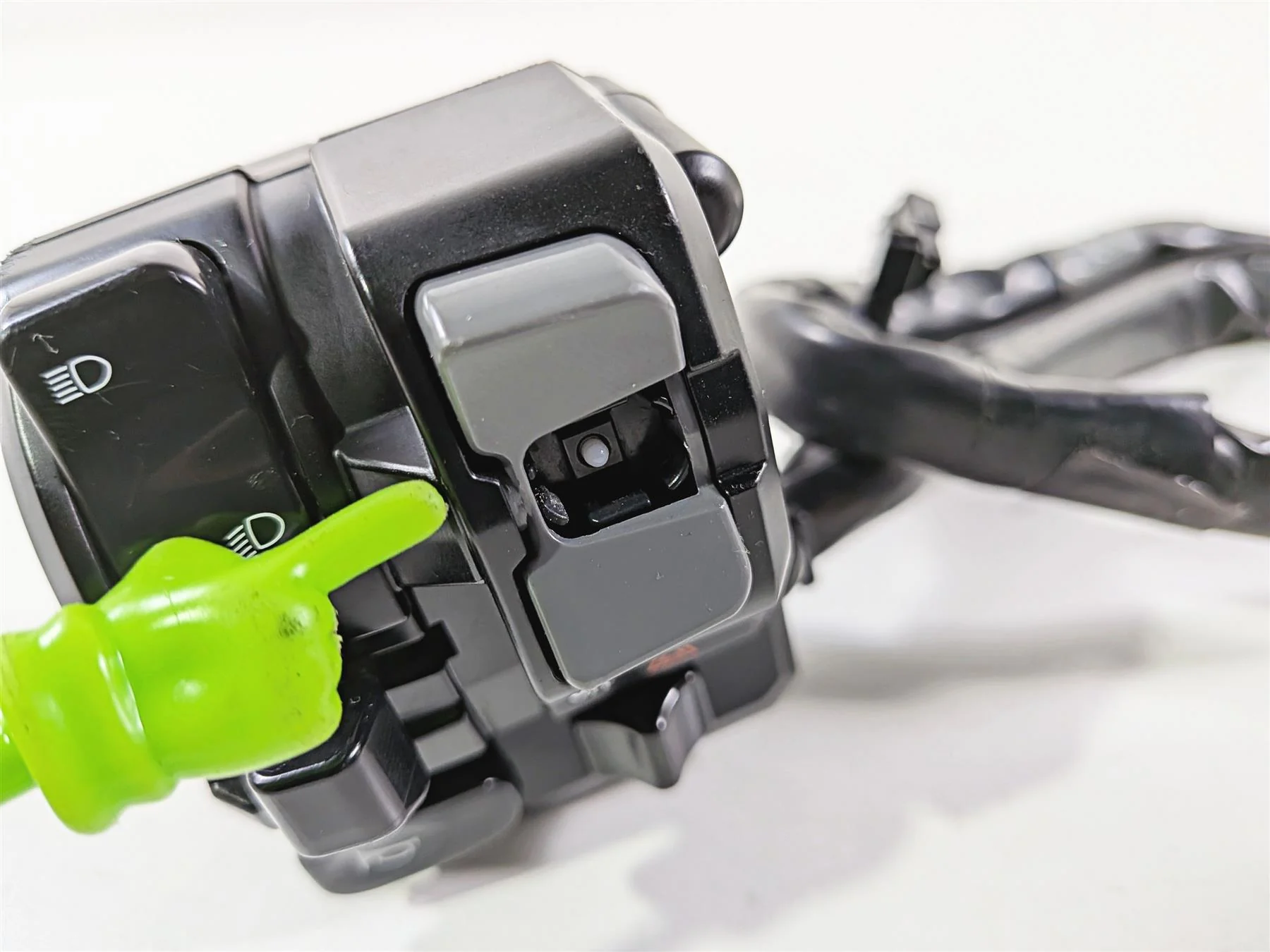 2024 Yamaha YZF R1 RN65 Left Hand Control Switch - Read B3L-83969-01-00 - Image 10
