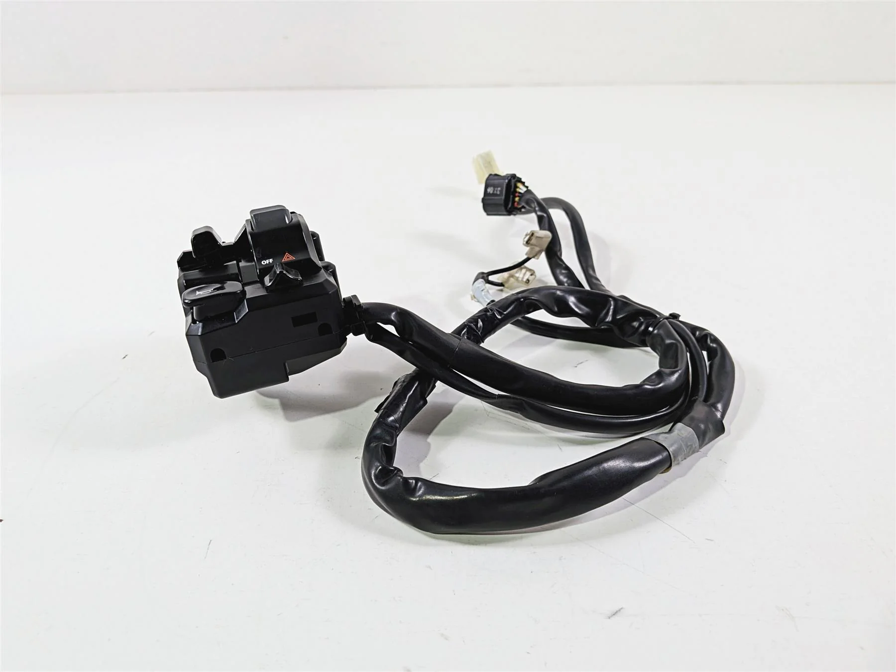 2024 Yamaha YZF R1 RN65 Left Hand Control Switch - Read B3L-83969-01-00 - Image 5