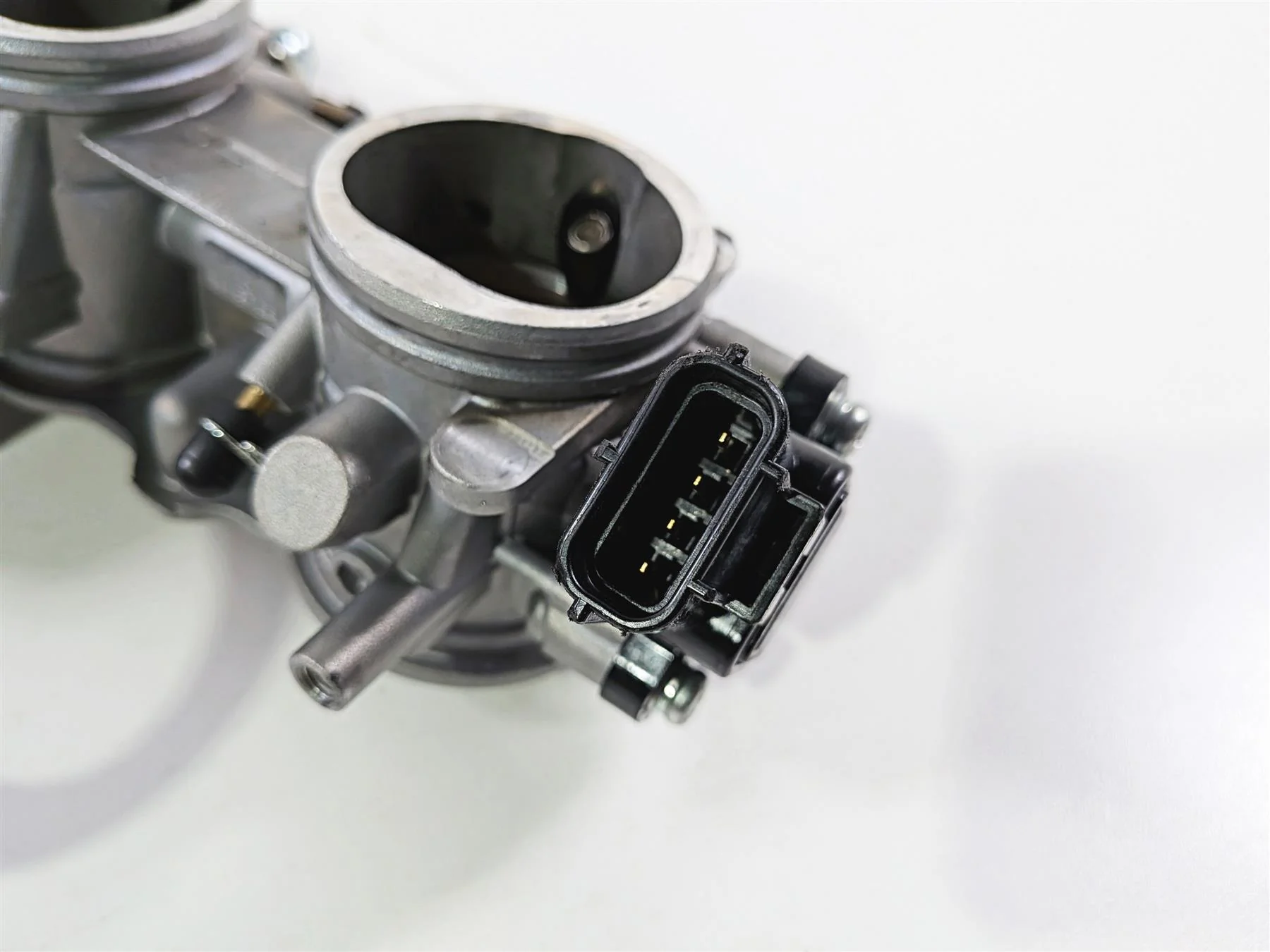 2024 Yamaha YZF R1 RN65 Mikuni Throttle Body Bodies B3L-13750-12-00 - Image 11