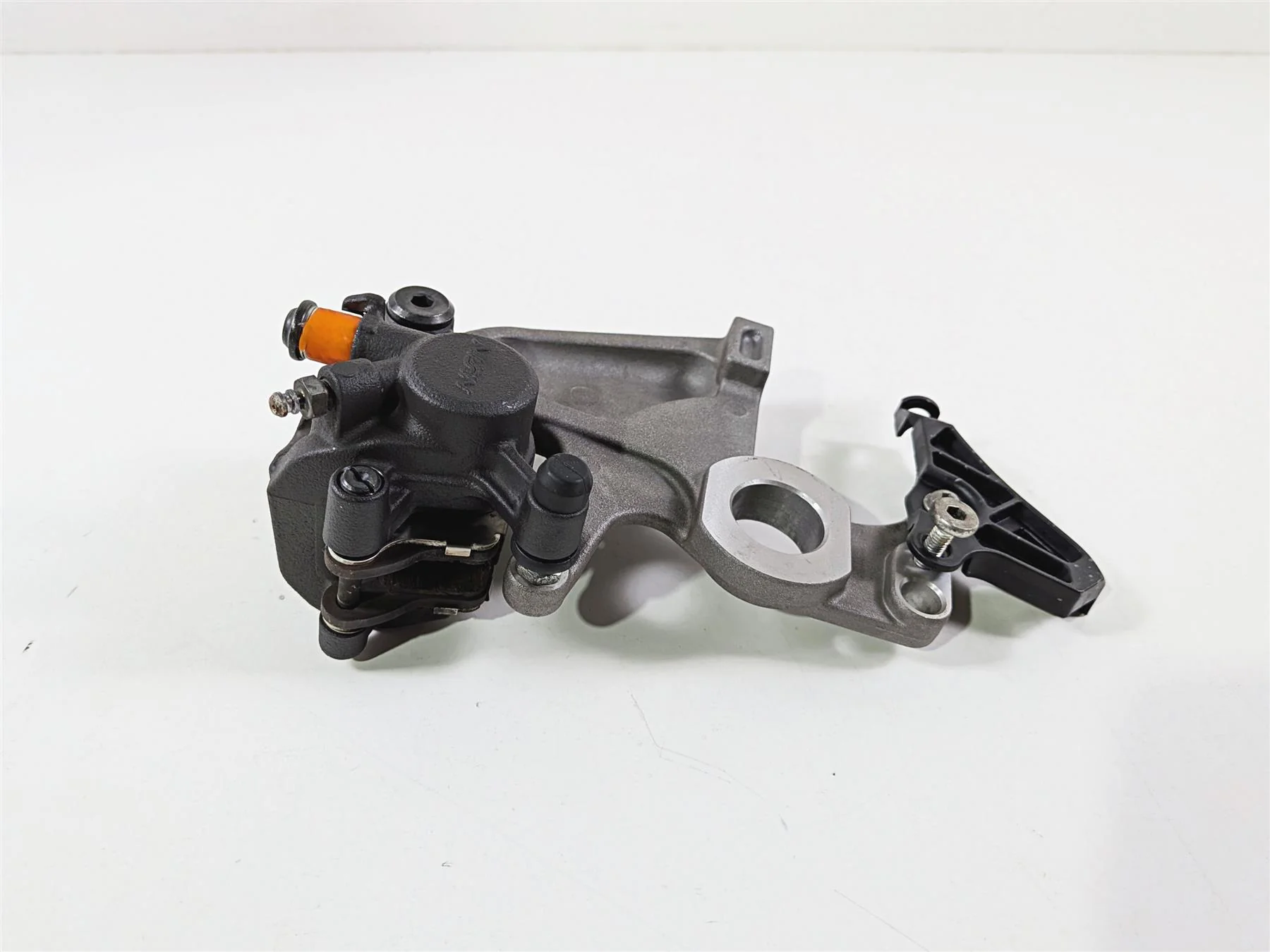 2024 Yamaha YZF R1 RN65 Nissin Rear Brake Caliper & Bracket 2CR-2580W-00-00 - Image 3