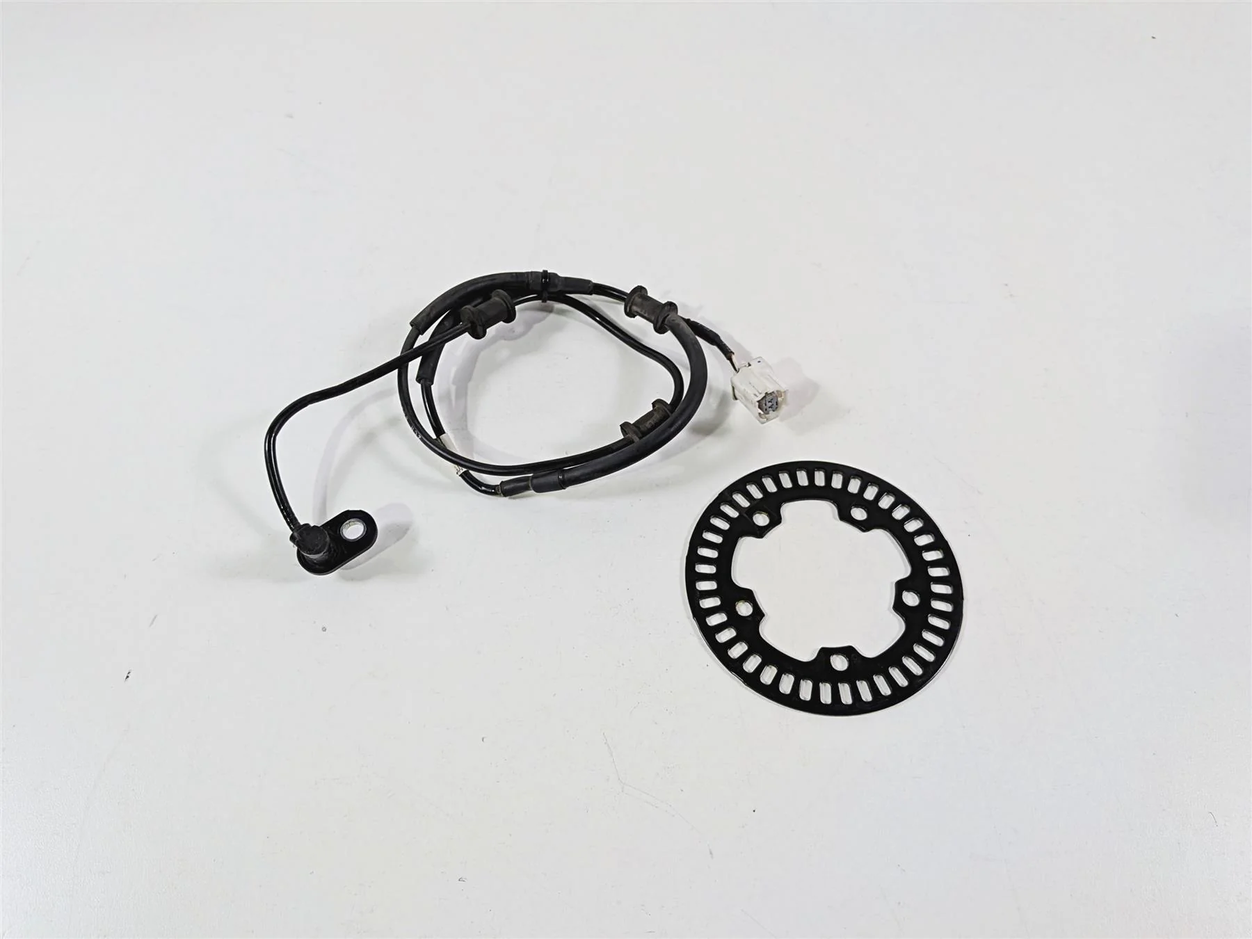2024 Yamaha YZF R1 RN65 Rear Abs Brake Wheel Speed Sensor - Read 2CR-85980-01-00