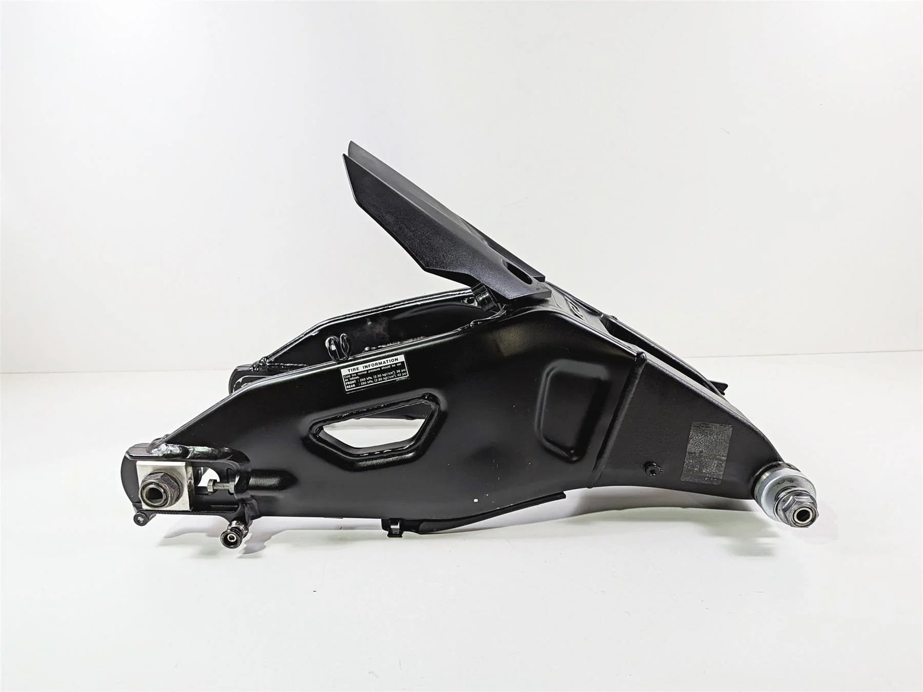2024 Yamaha YZF R1 RN65 Rear Swing Arm Swingarm Suspension B3L-22110-00-00 - Image 2